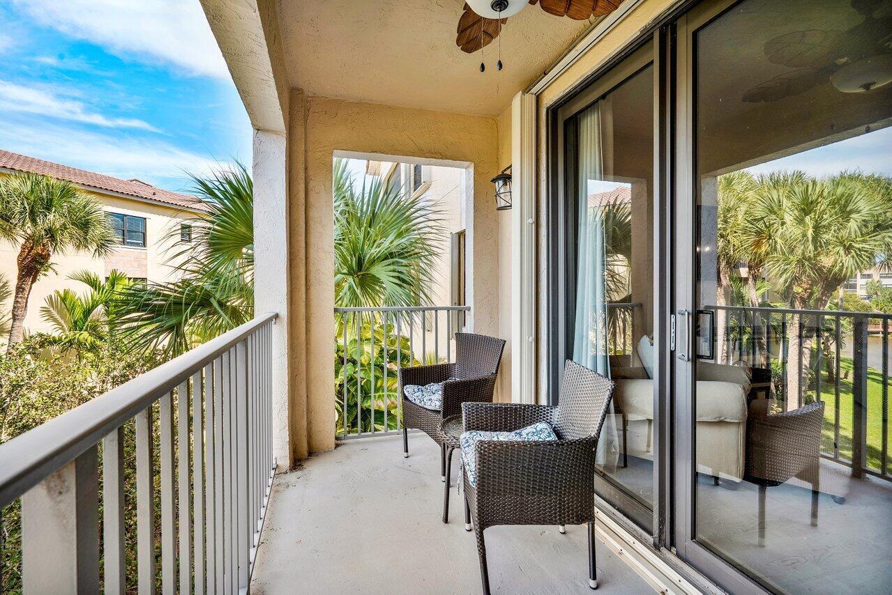 300 Uno Lago #304, Juno Beach FL 33408