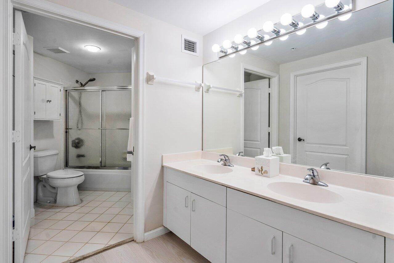 300 Uno Lago #304, Juno Beach FL 33408