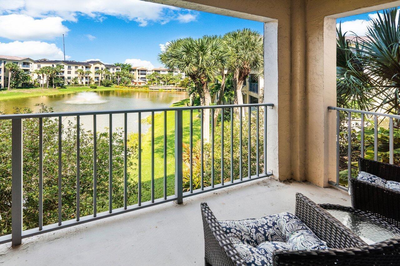300 Uno Lago #304, Juno Beach FL 33408