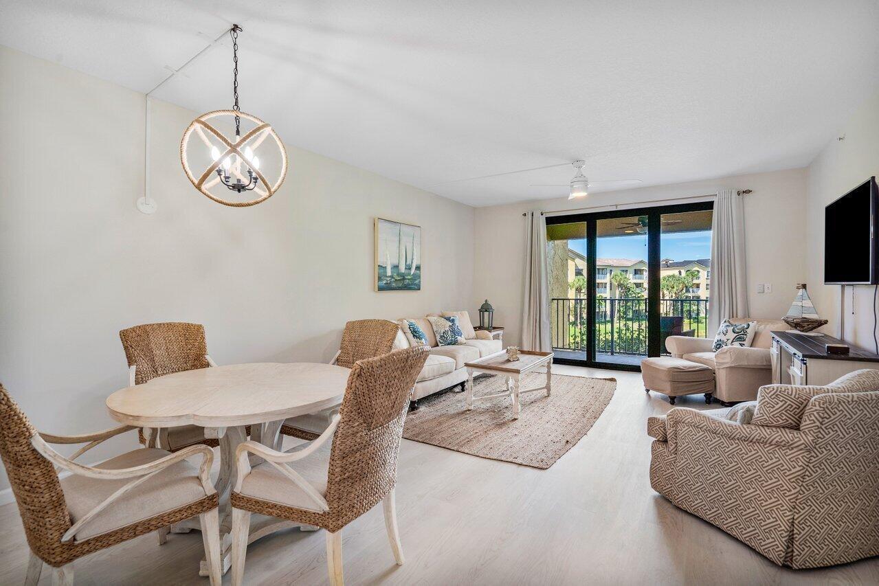 300 Uno Lago #304, Juno Beach FL 33408
