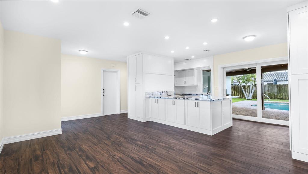 1041 SW 4th, Boca Raton FL 33486