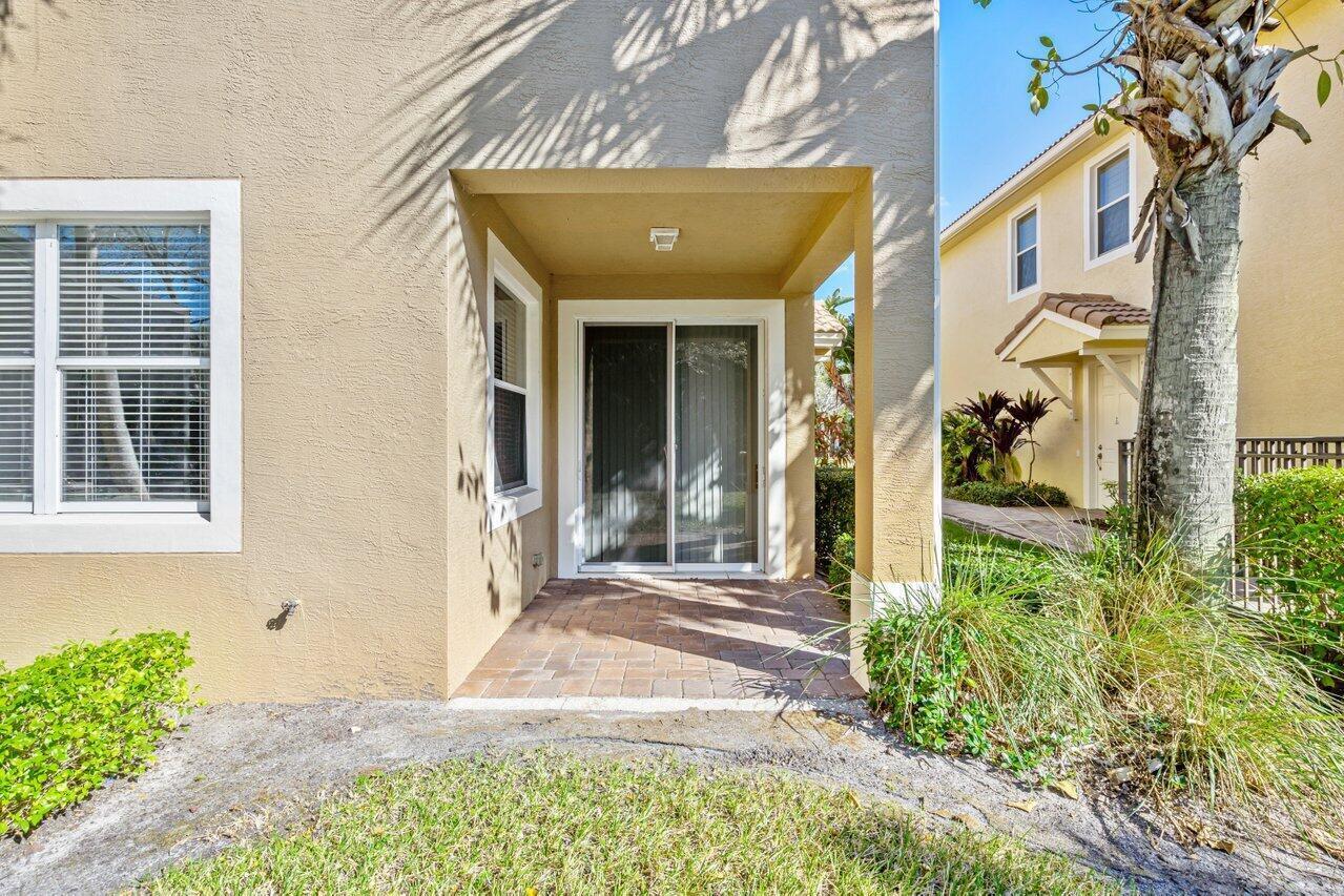 5009 Dulce, Palm Beach Gardens FL 33418