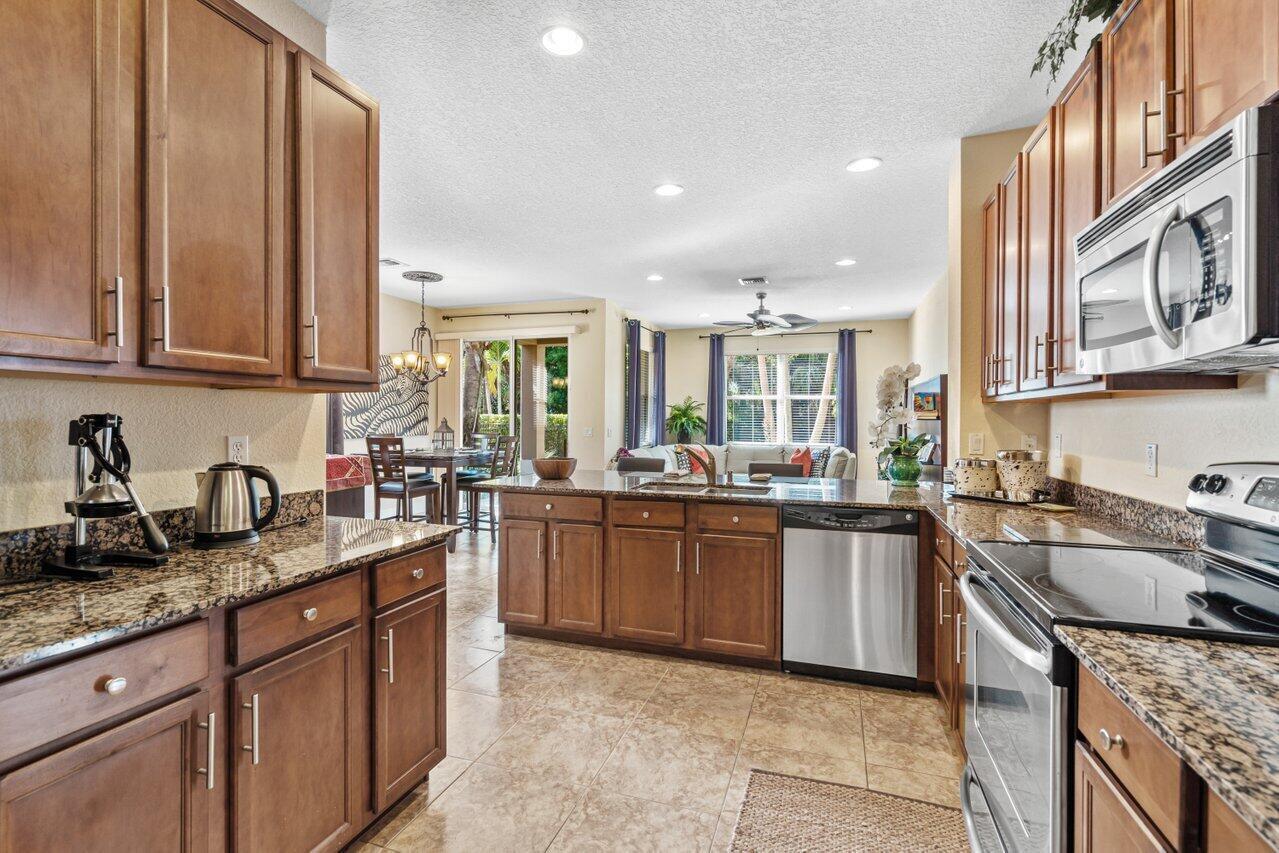 5009 Dulce, Palm Beach Gardens FL 33418