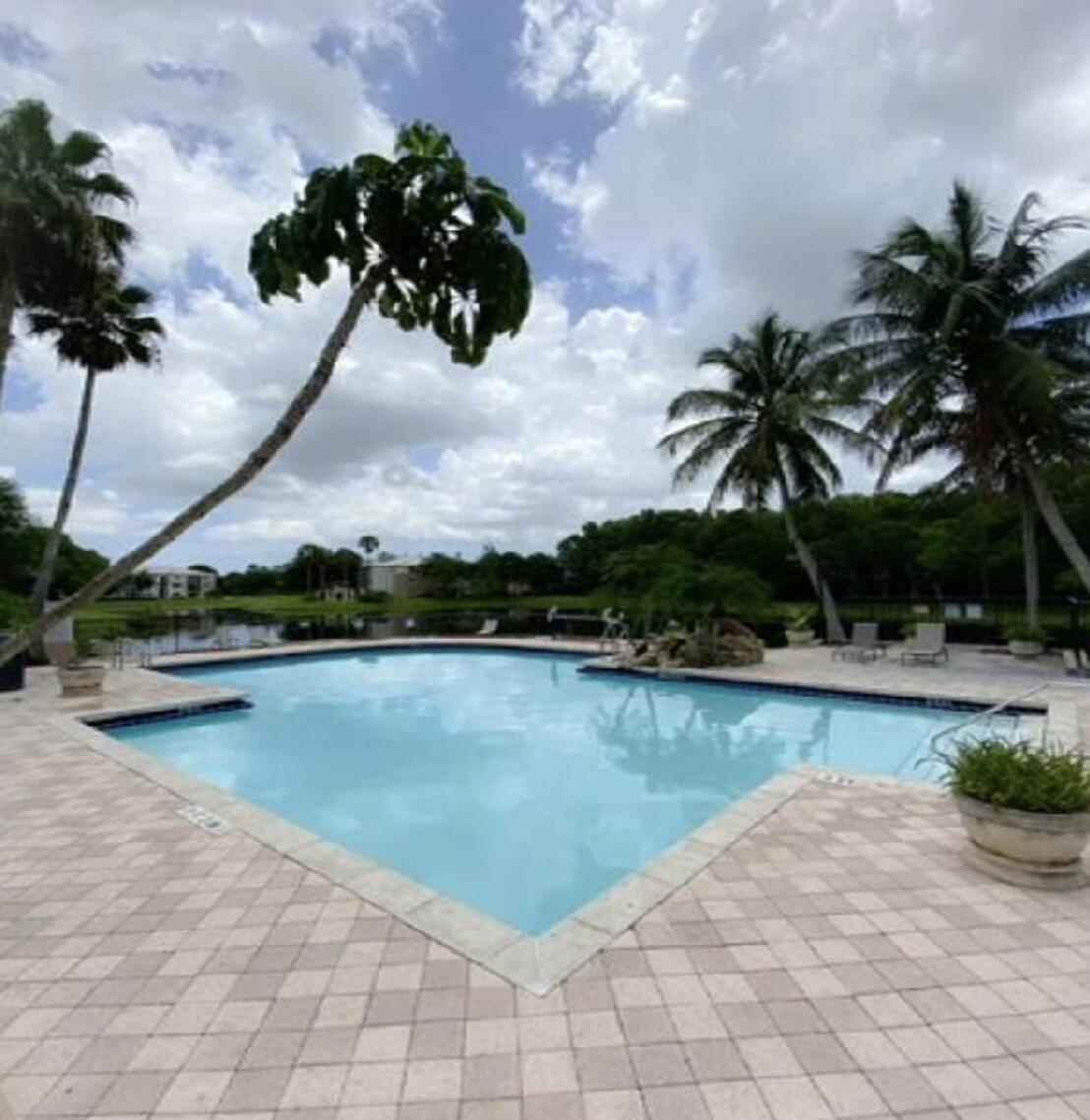 400 N Crestwood Ct #417, Royal Palm Beach FL 33411