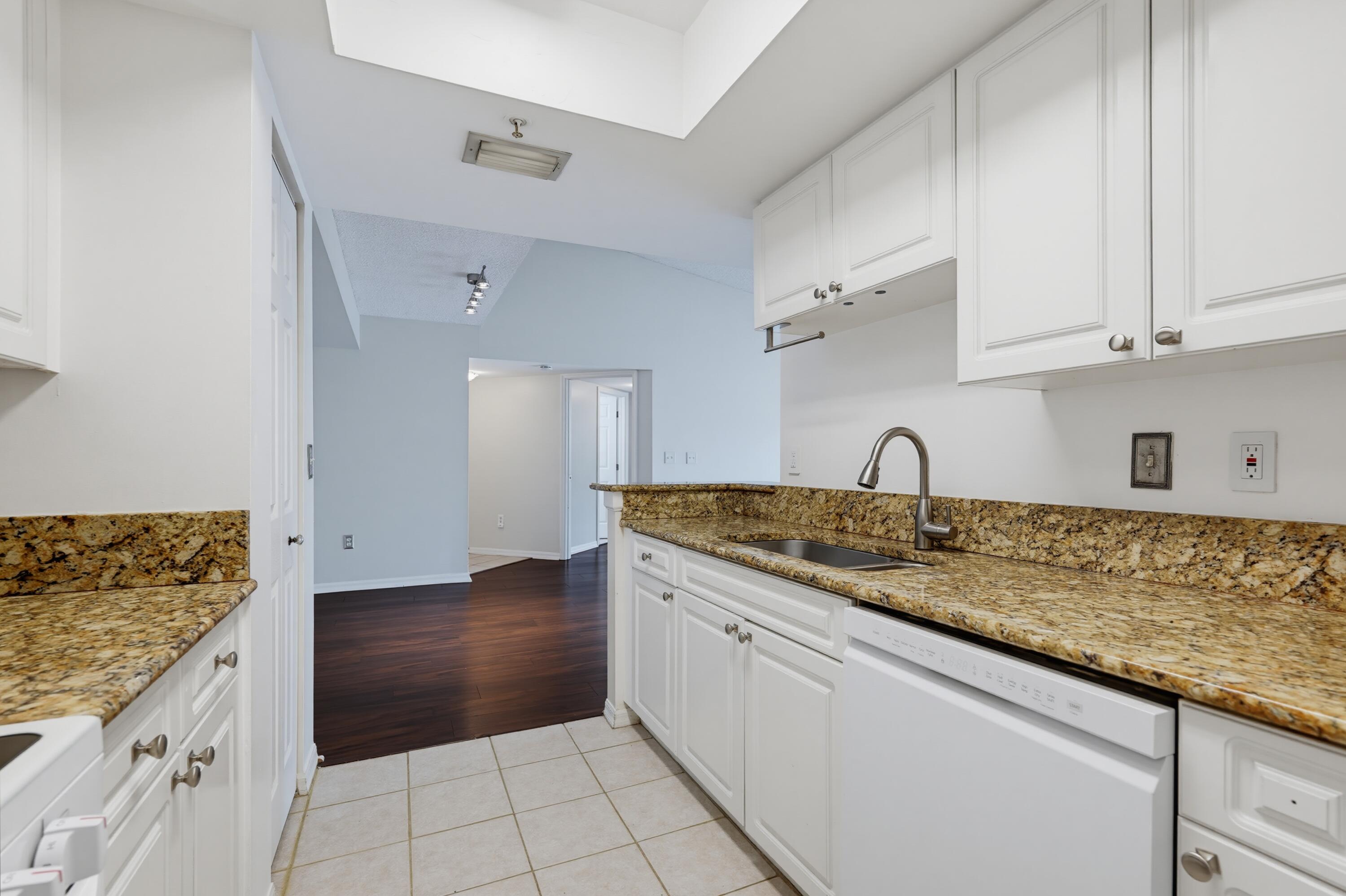 400 N Crestwood Ct #417, Royal Palm Beach FL 33411