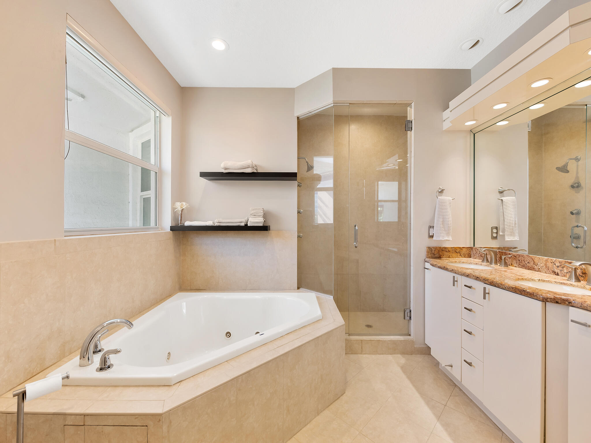 208 SE 10th, Fort Lauderdale FL 33301
