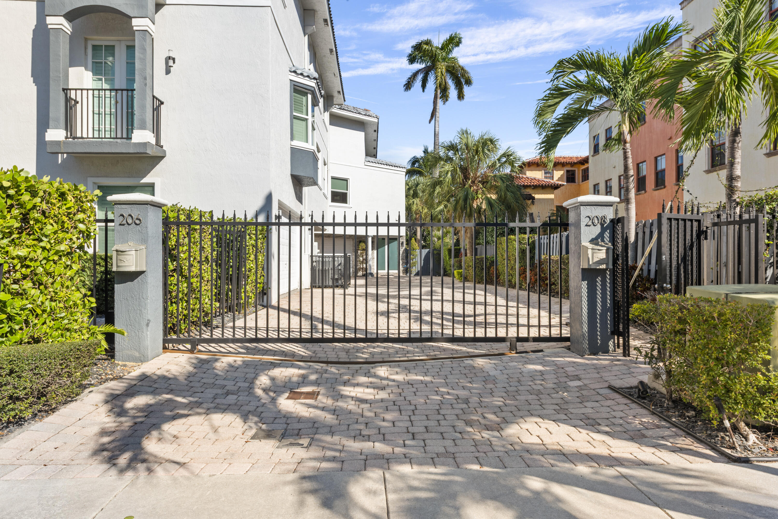 208 SE 10th, Fort Lauderdale FL 33301