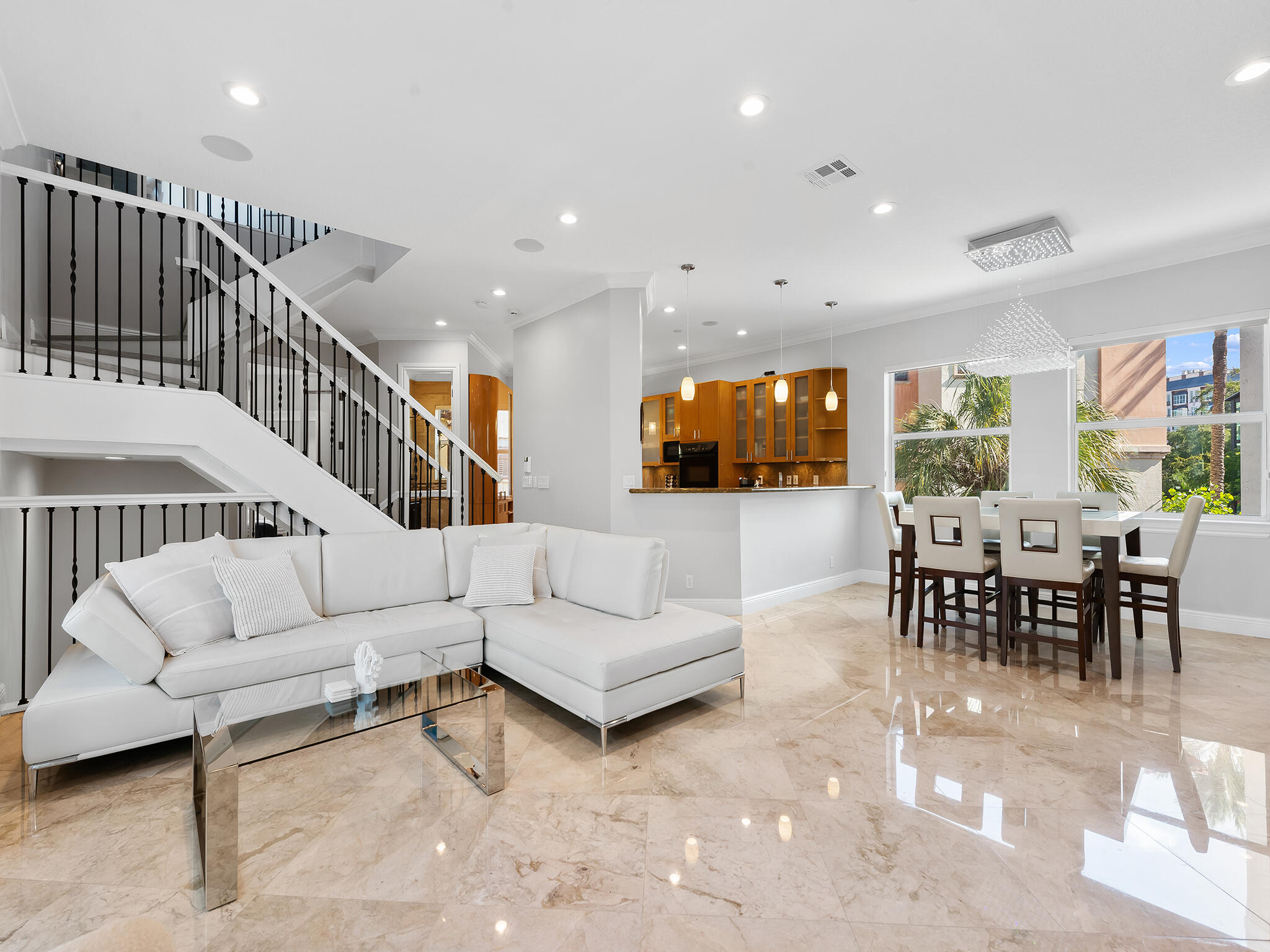 208 SE 10th, Fort Lauderdale FL 33301