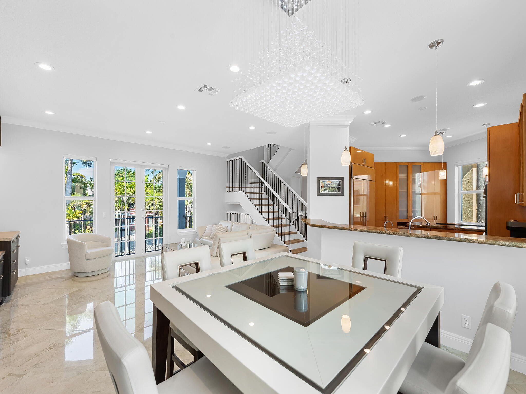 208 SE 10th, Fort Lauderdale FL 33301
