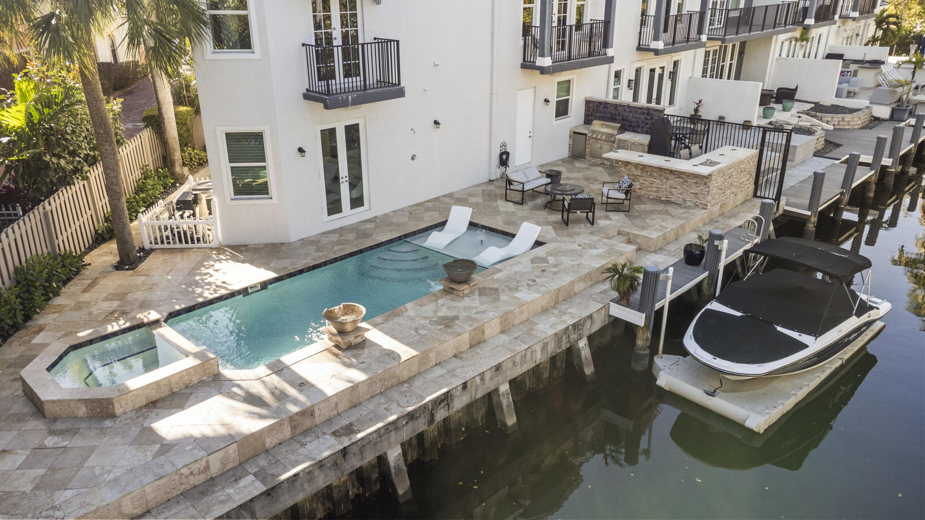 208 SE 10th, Fort Lauderdale FL 33301