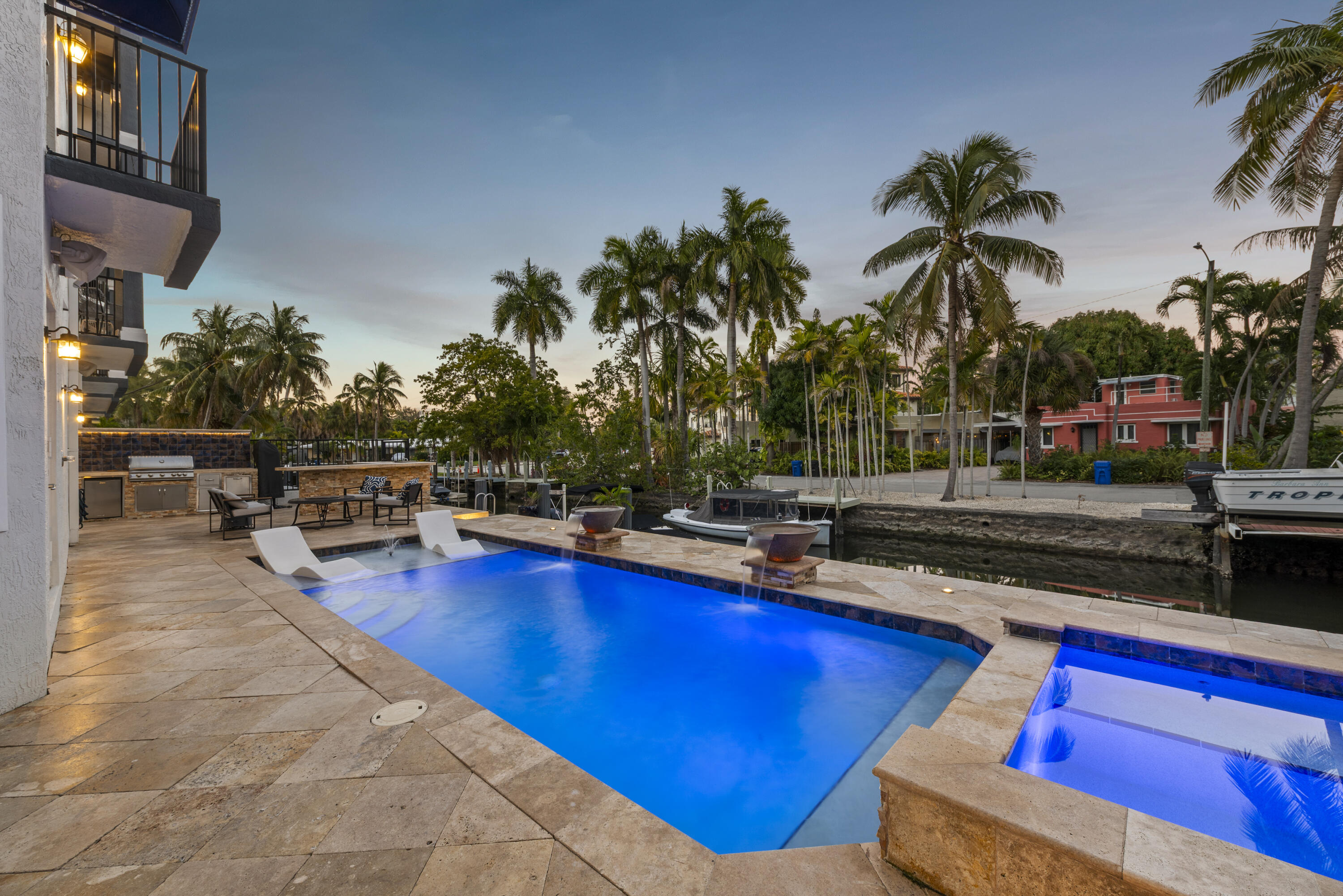 208 SE 10th, Fort Lauderdale FL 33301