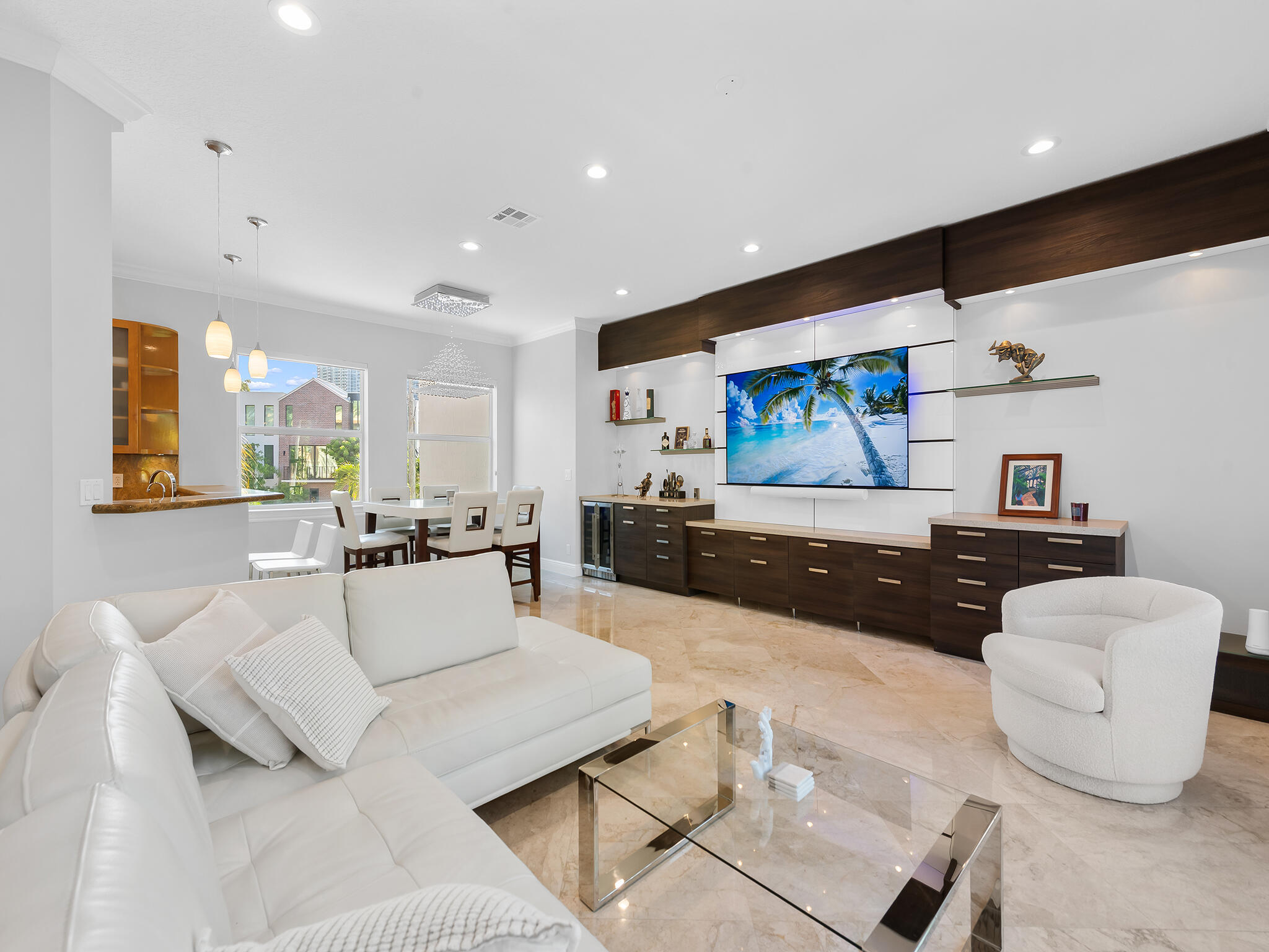 208 SE 10th, Fort Lauderdale FL 33301