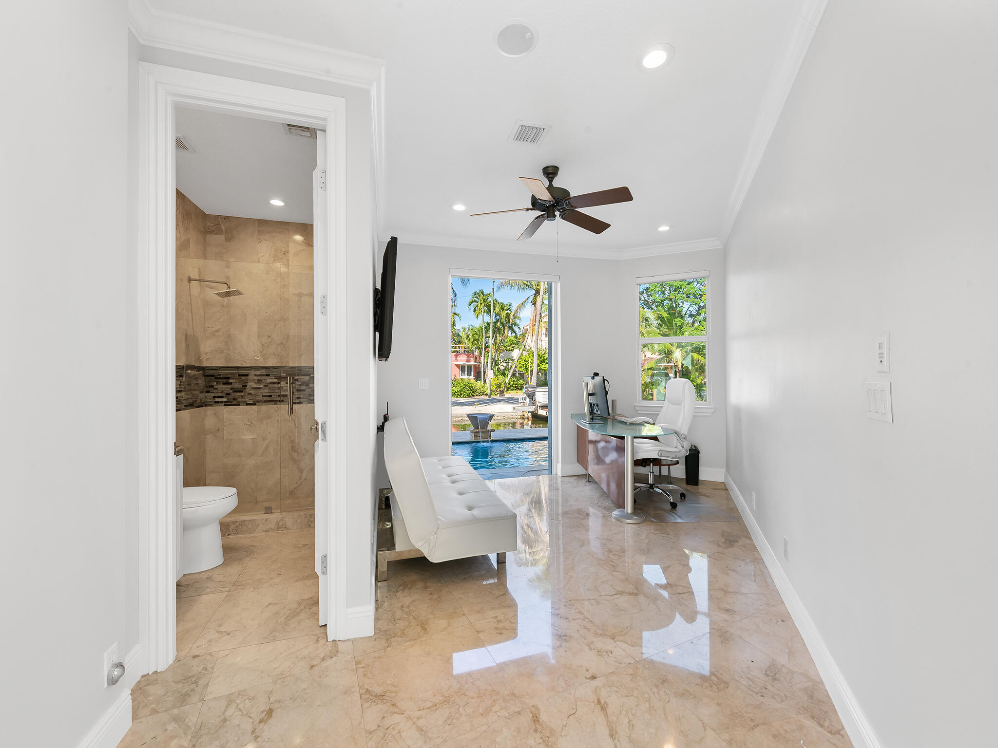 208 SE 10th, Fort Lauderdale FL 33301