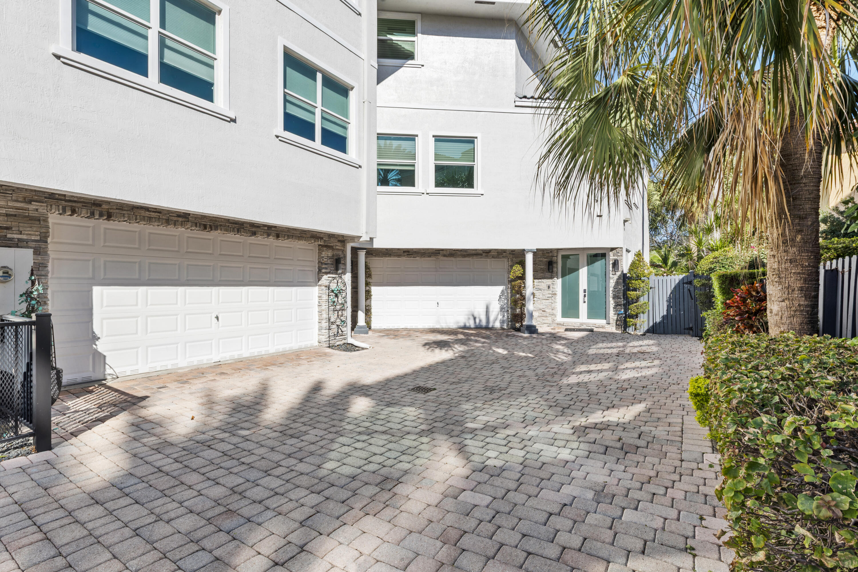 208 SE 10th, Fort Lauderdale FL 33301