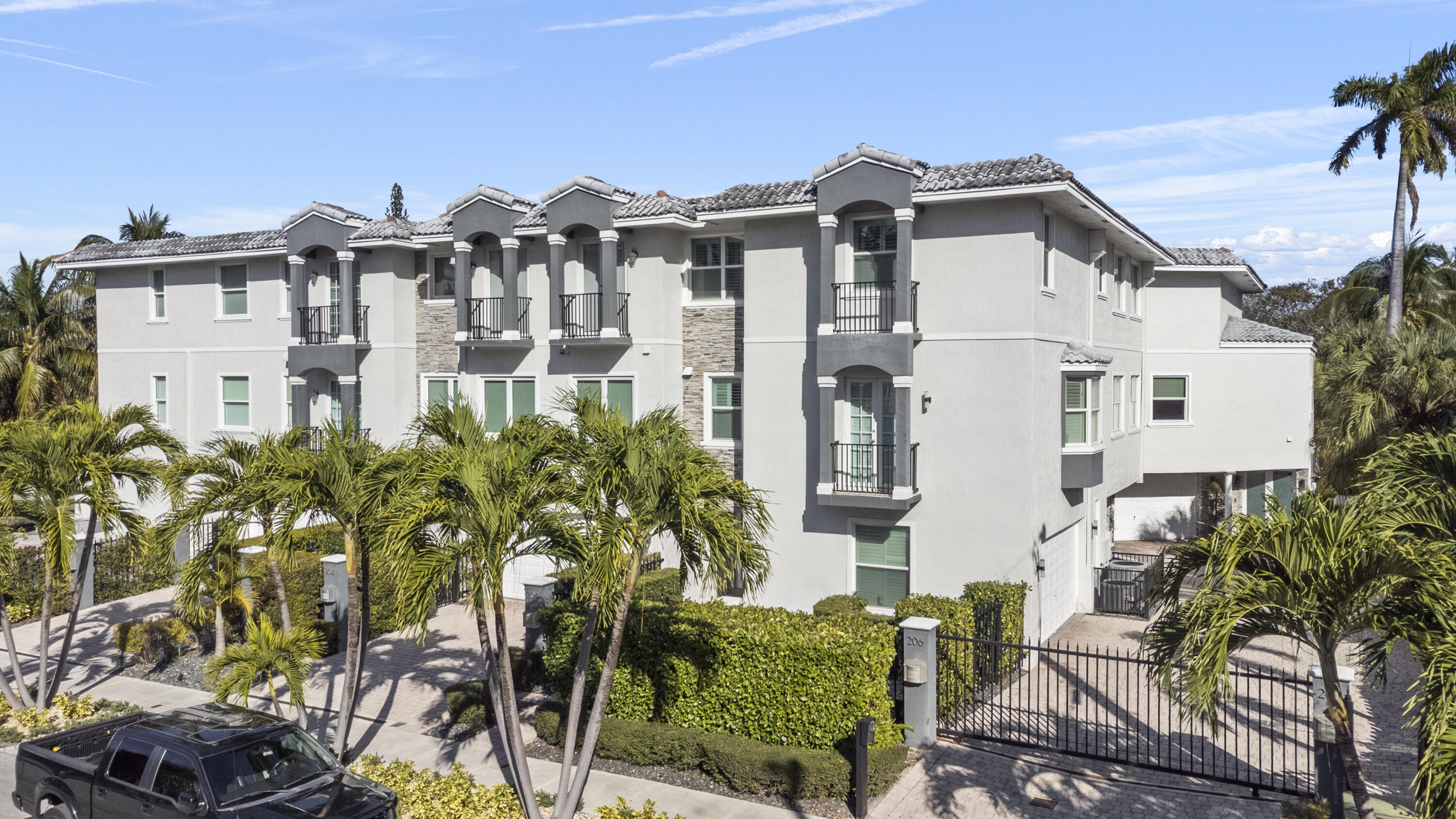 208 SE 10th, Fort Lauderdale FL 33301
