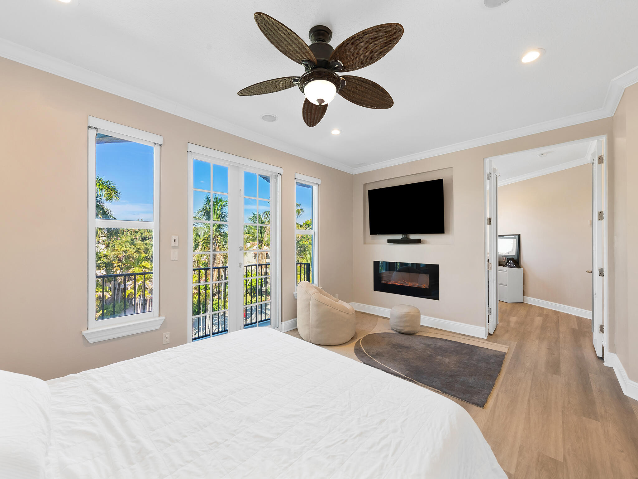 208 SE 10th, Fort Lauderdale FL 33301
