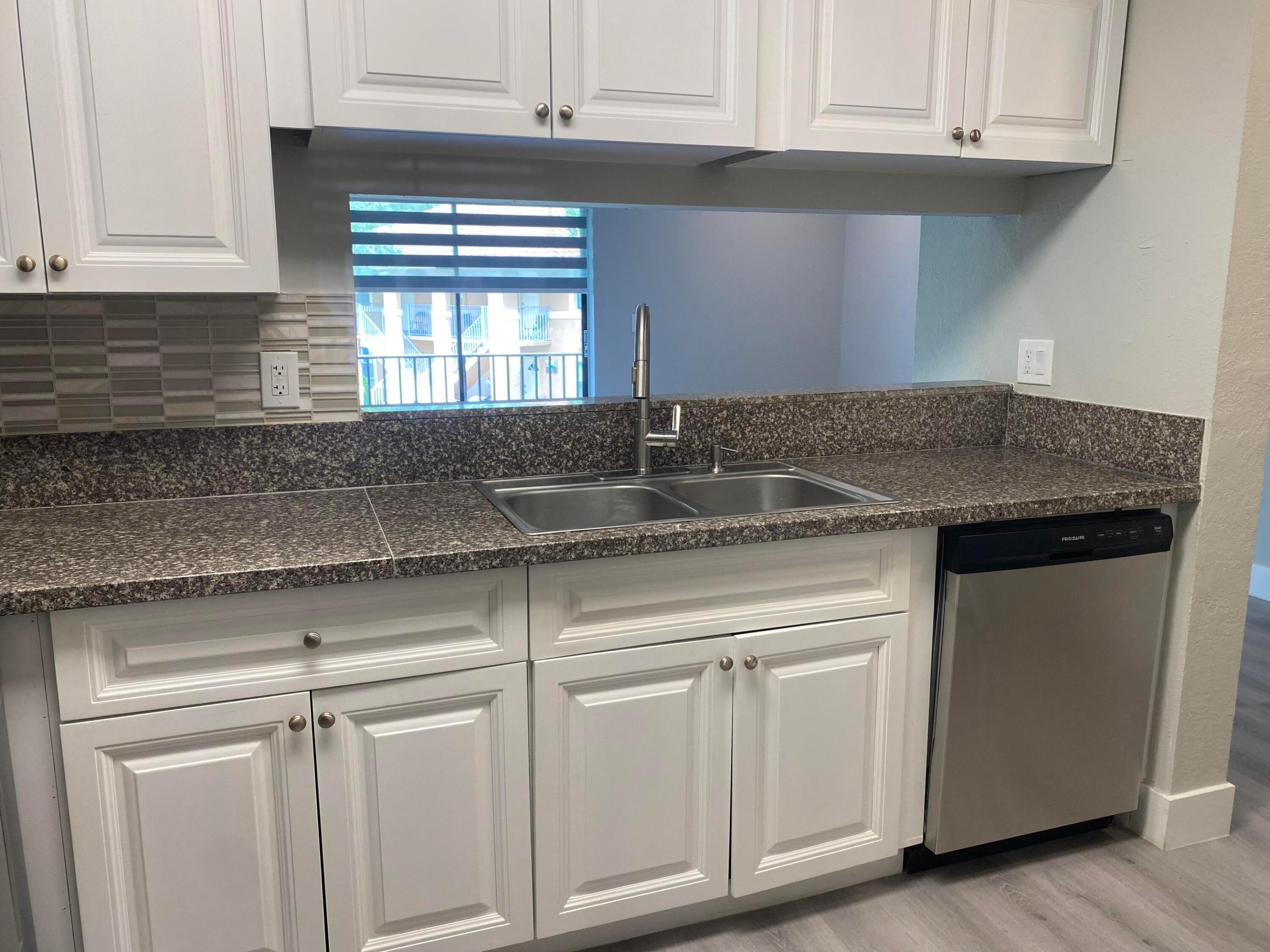 11432 NW 43rd #Top Right, Coral Springs FL 33065