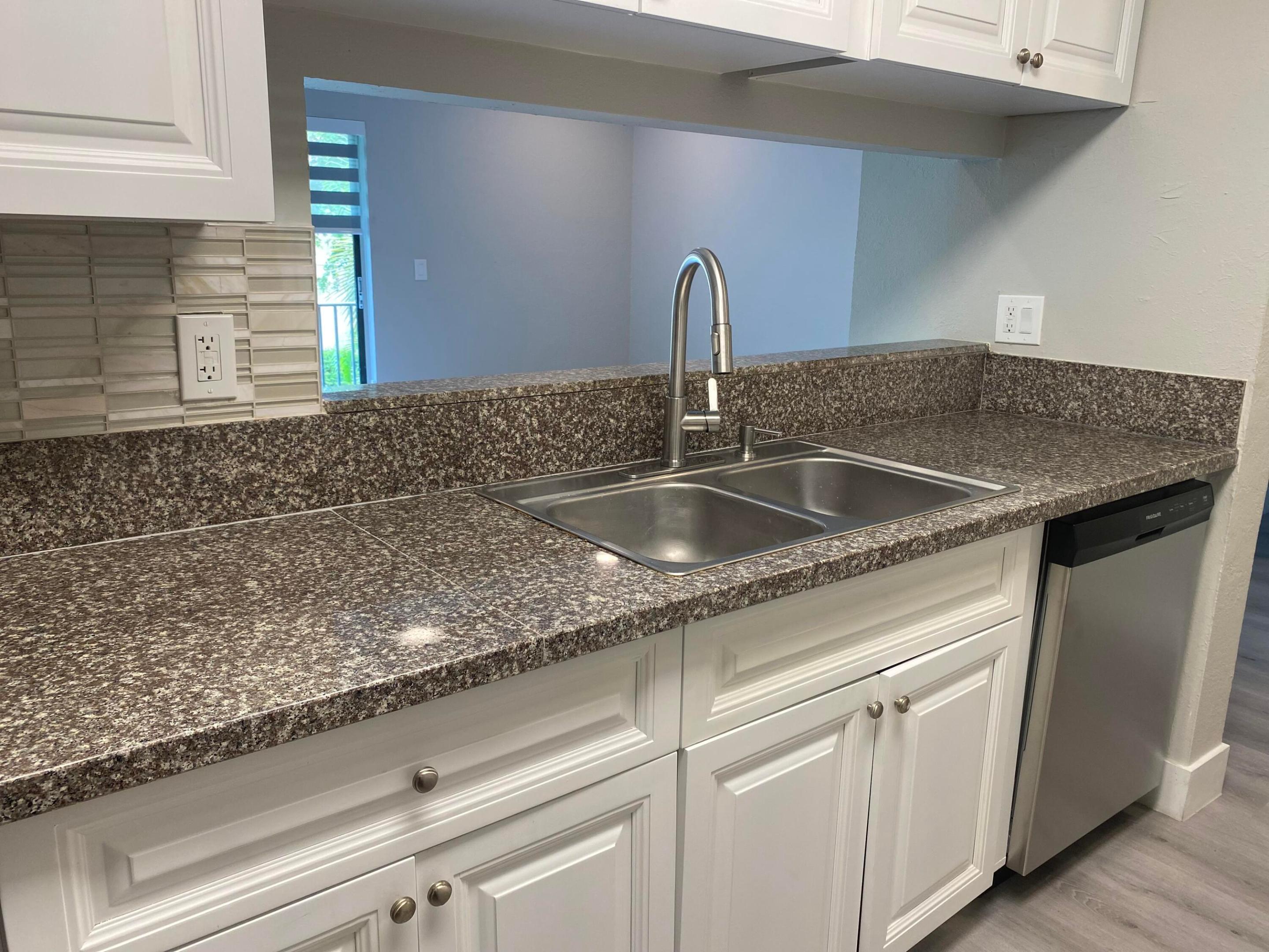 11432 NW 43rd #Top Right, Coral Springs FL 33065
