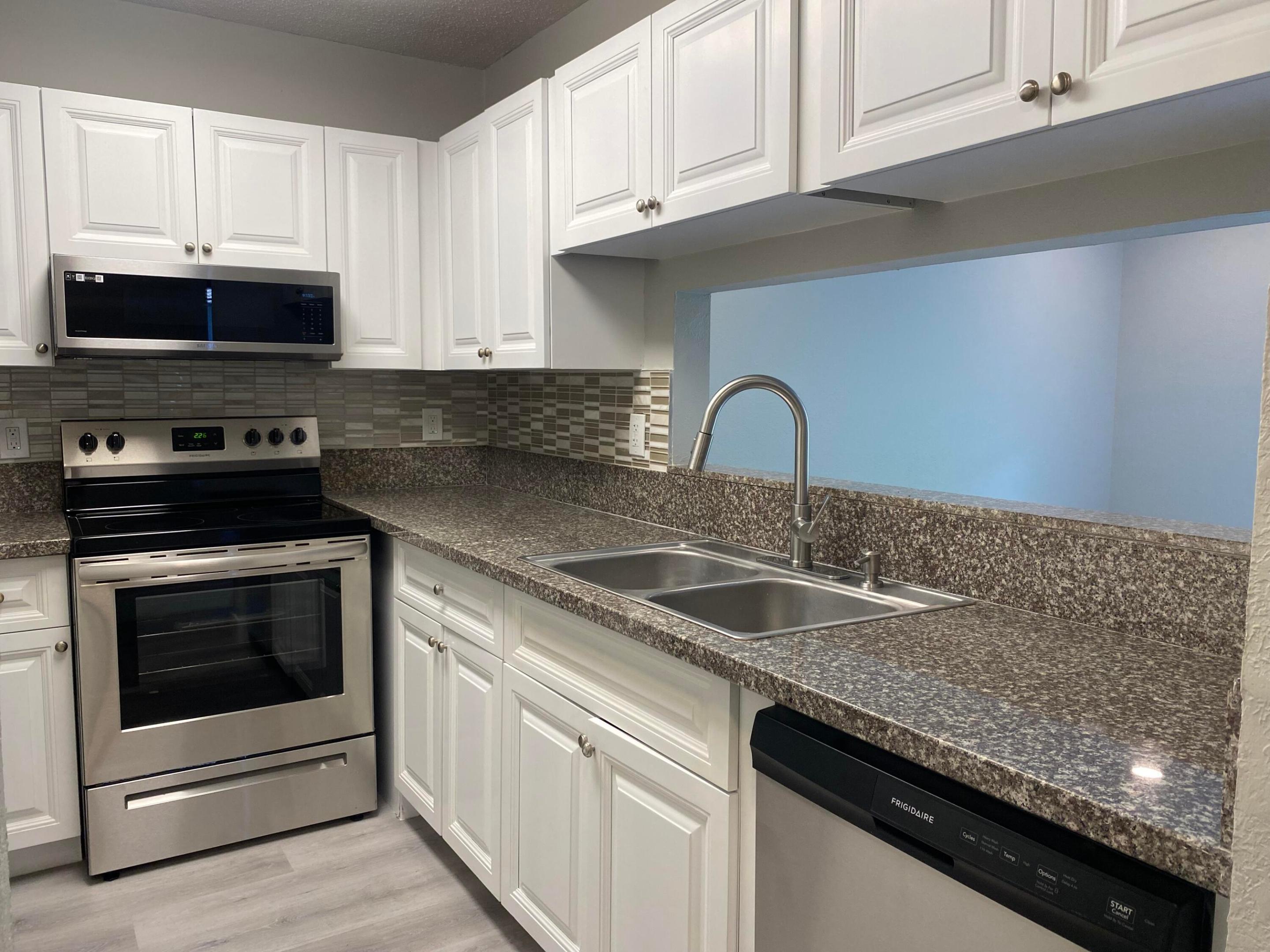 11432 NW 43rd #Top Right, Coral Springs FL 33065