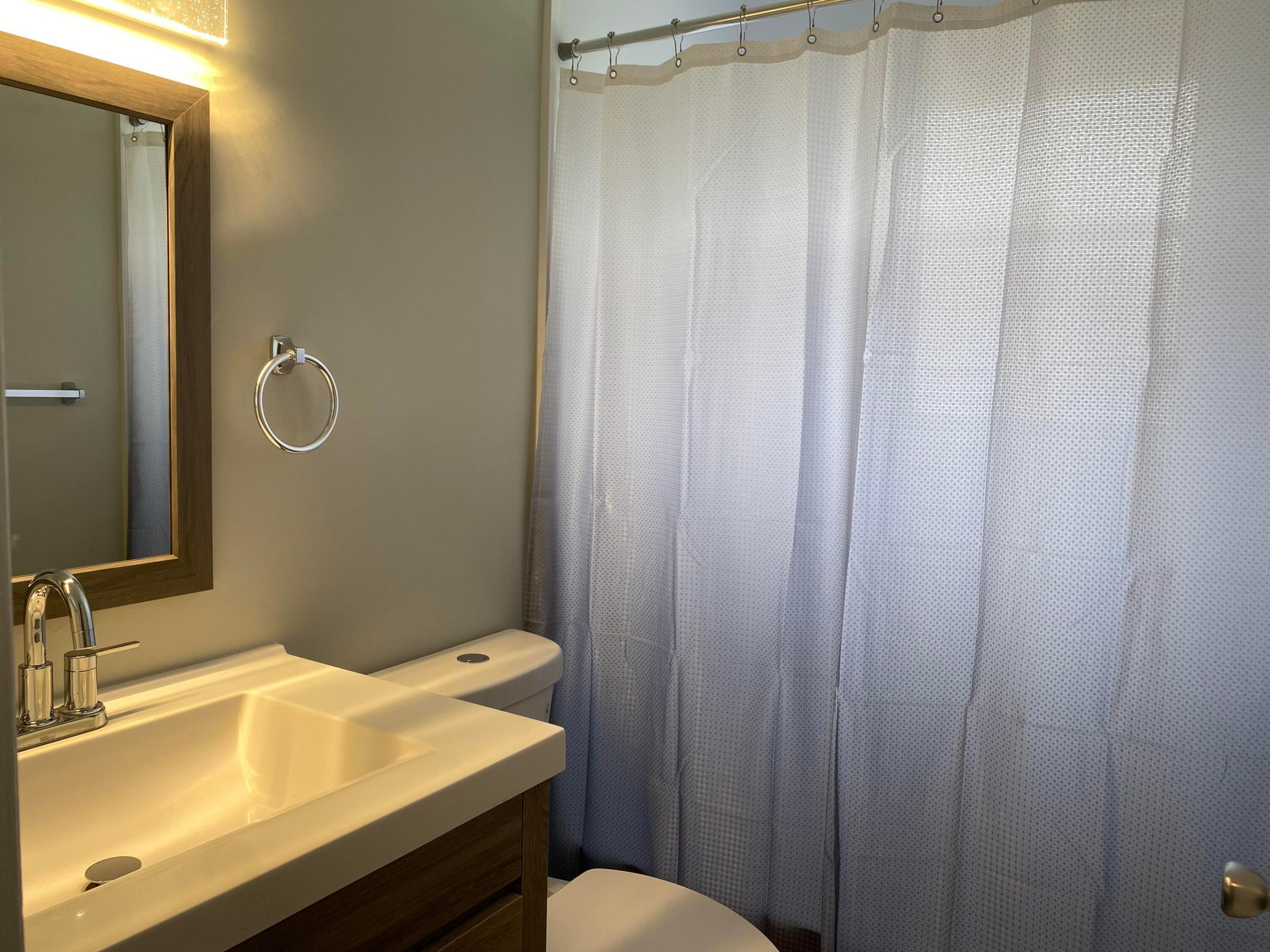 11432 NW 43rd #Top Right, Coral Springs FL 33065