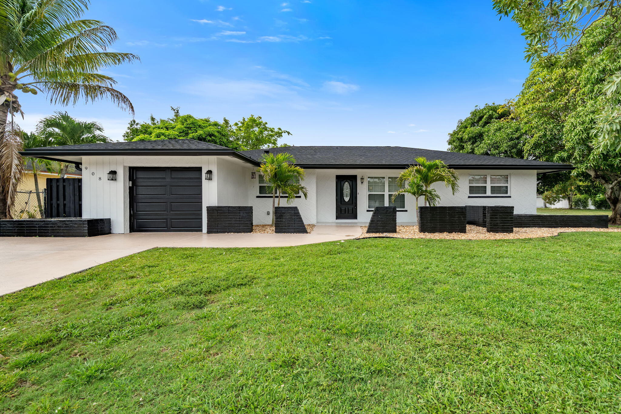 908 Hibiscus, Royal Palm Beach FL 33411