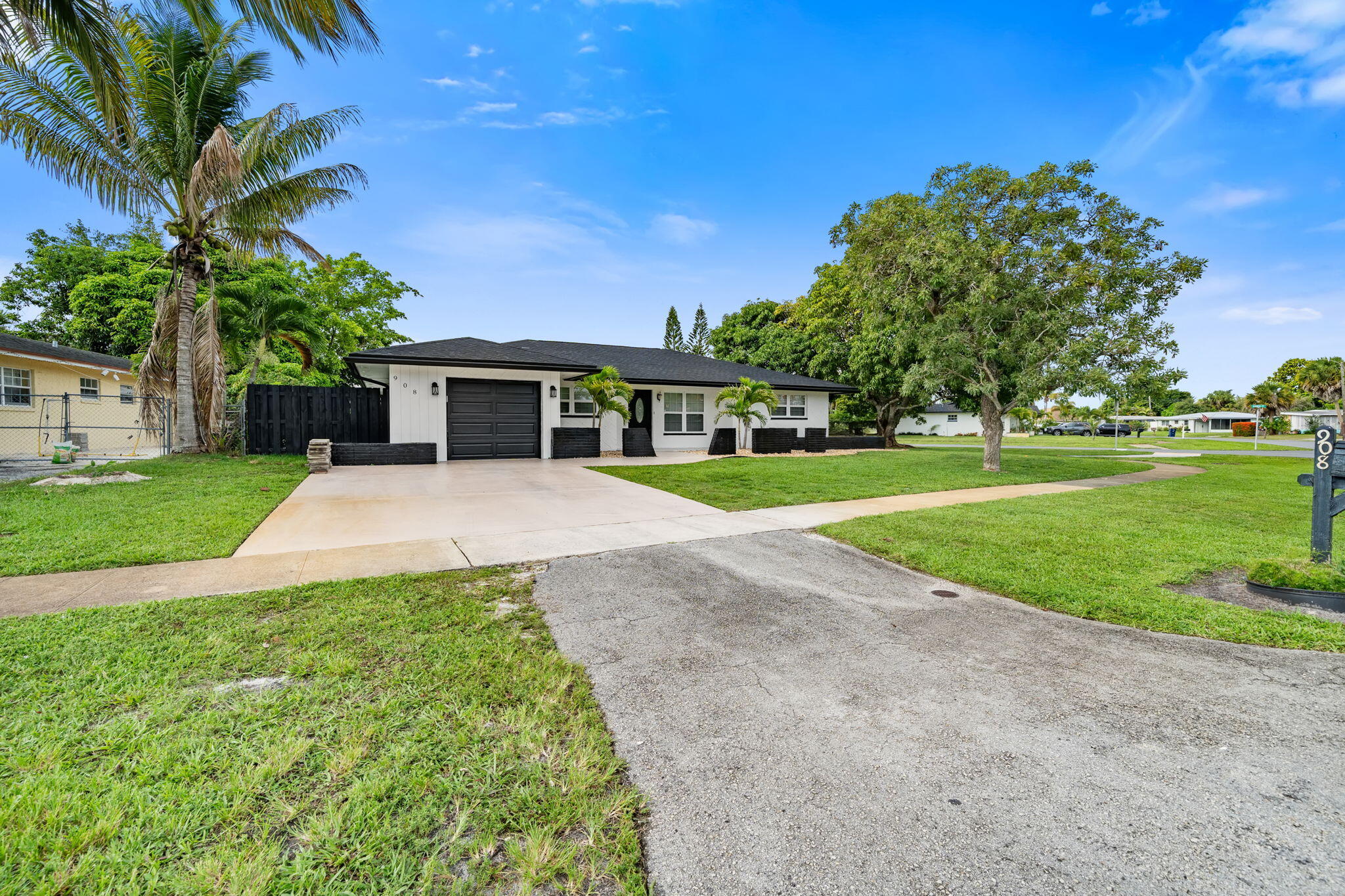 908 Hibiscus, Royal Palm Beach FL 33411