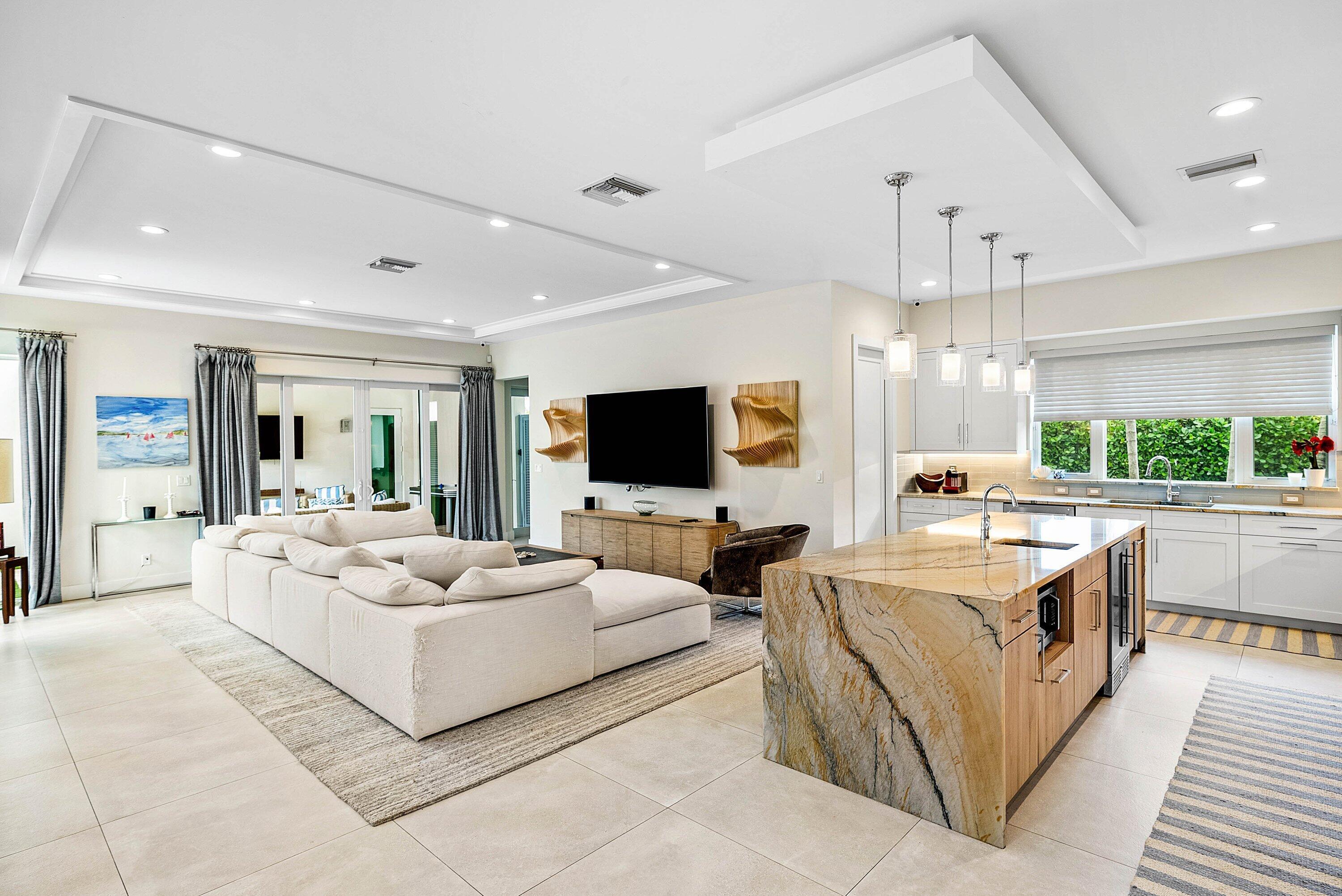 217 Gulfstream, Boynton Beach FL 33435