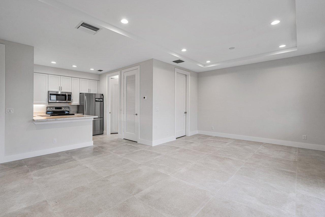 217 Gulfstream, Boynton Beach FL 33435