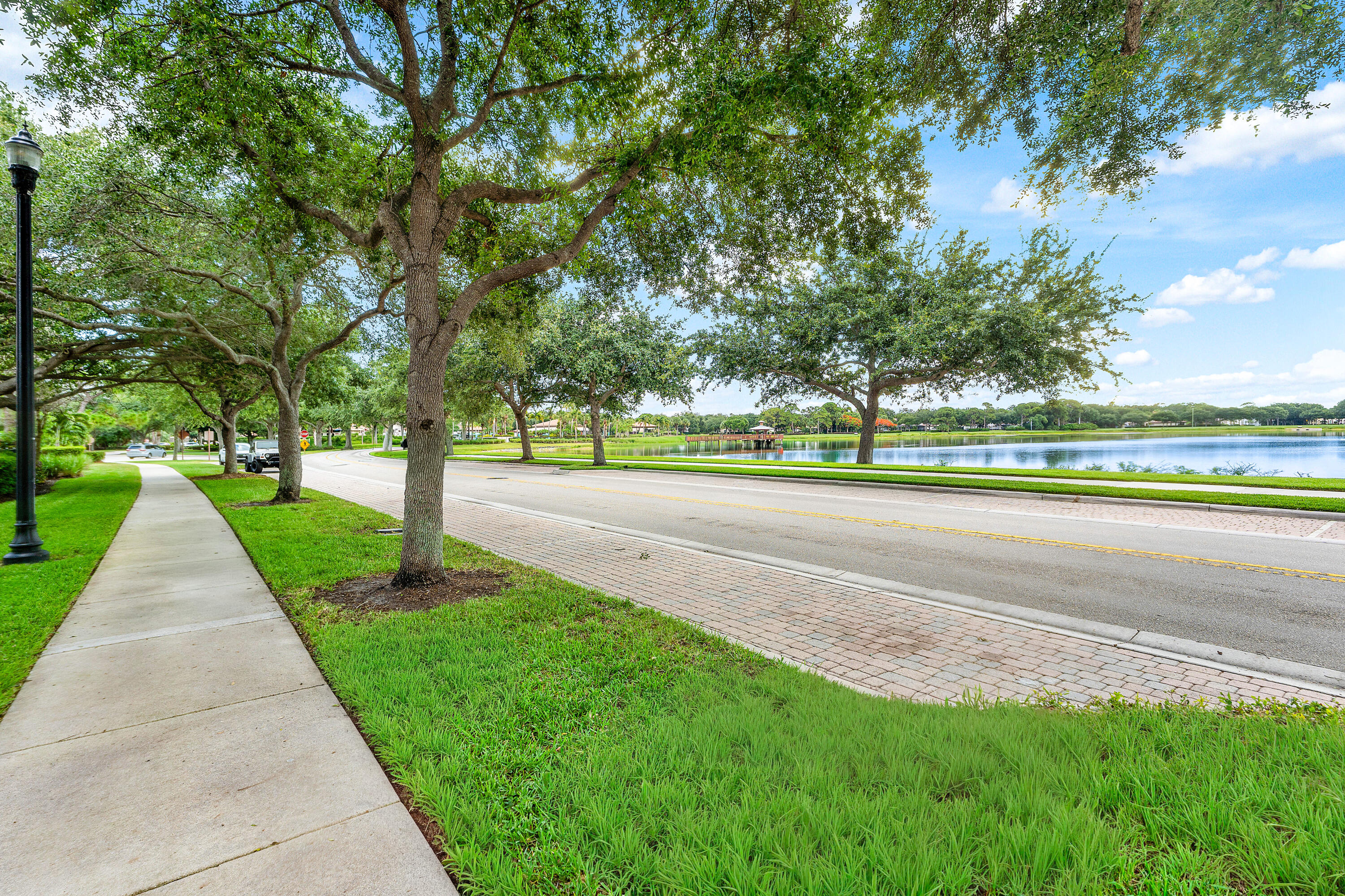 550 Tomahawk, Palm Beach Gardens FL 33410