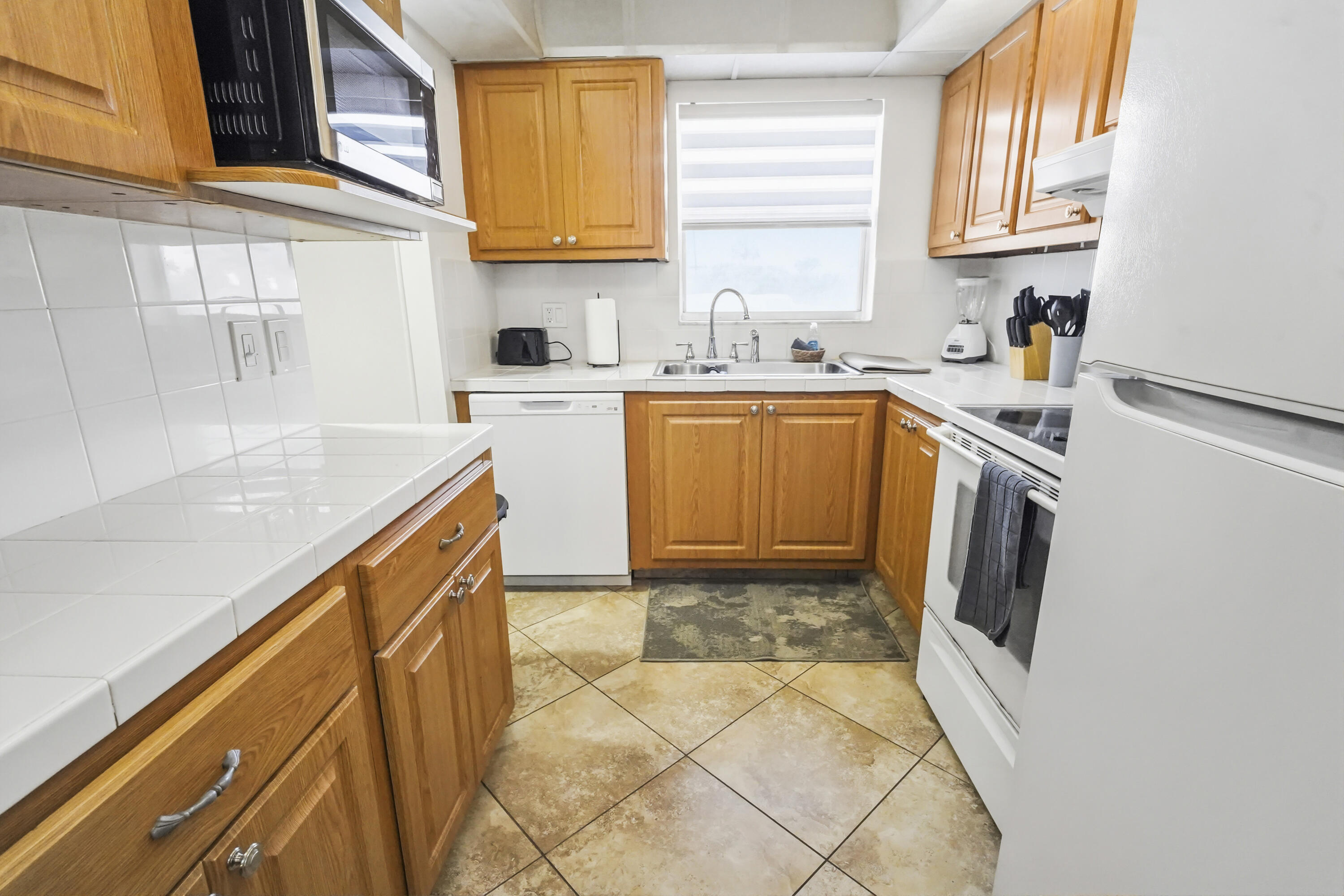 6650 Royal Palm #104c, Margate FL 33063