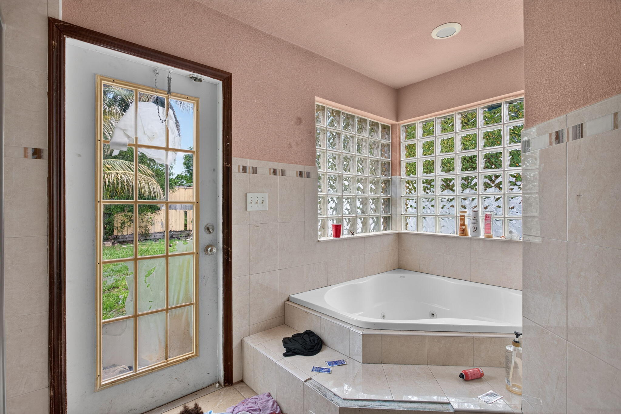 4390 NW 35th, Lauderdale Lakes FL 33309