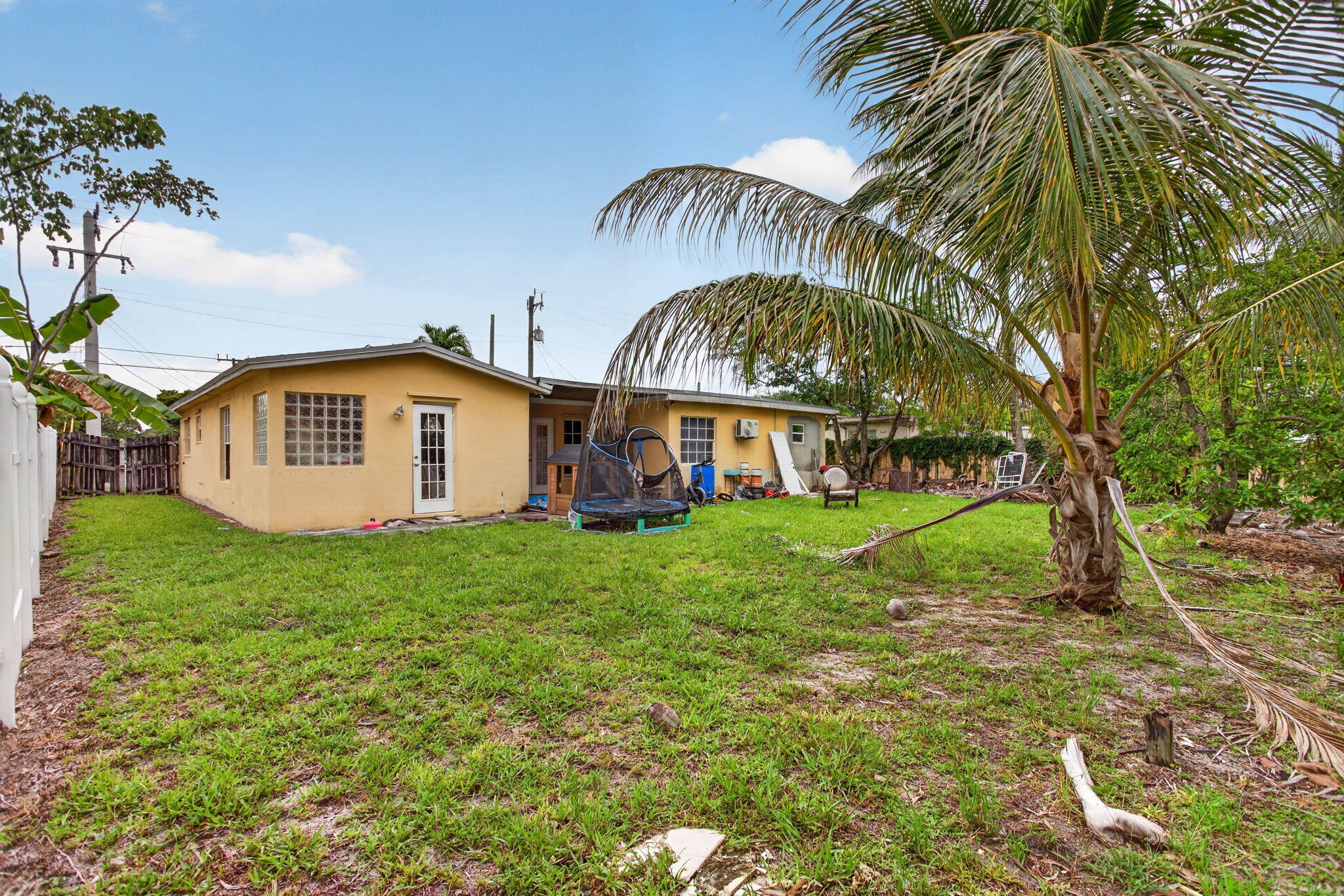 4390 NW 35th, Lauderdale Lakes FL 33309