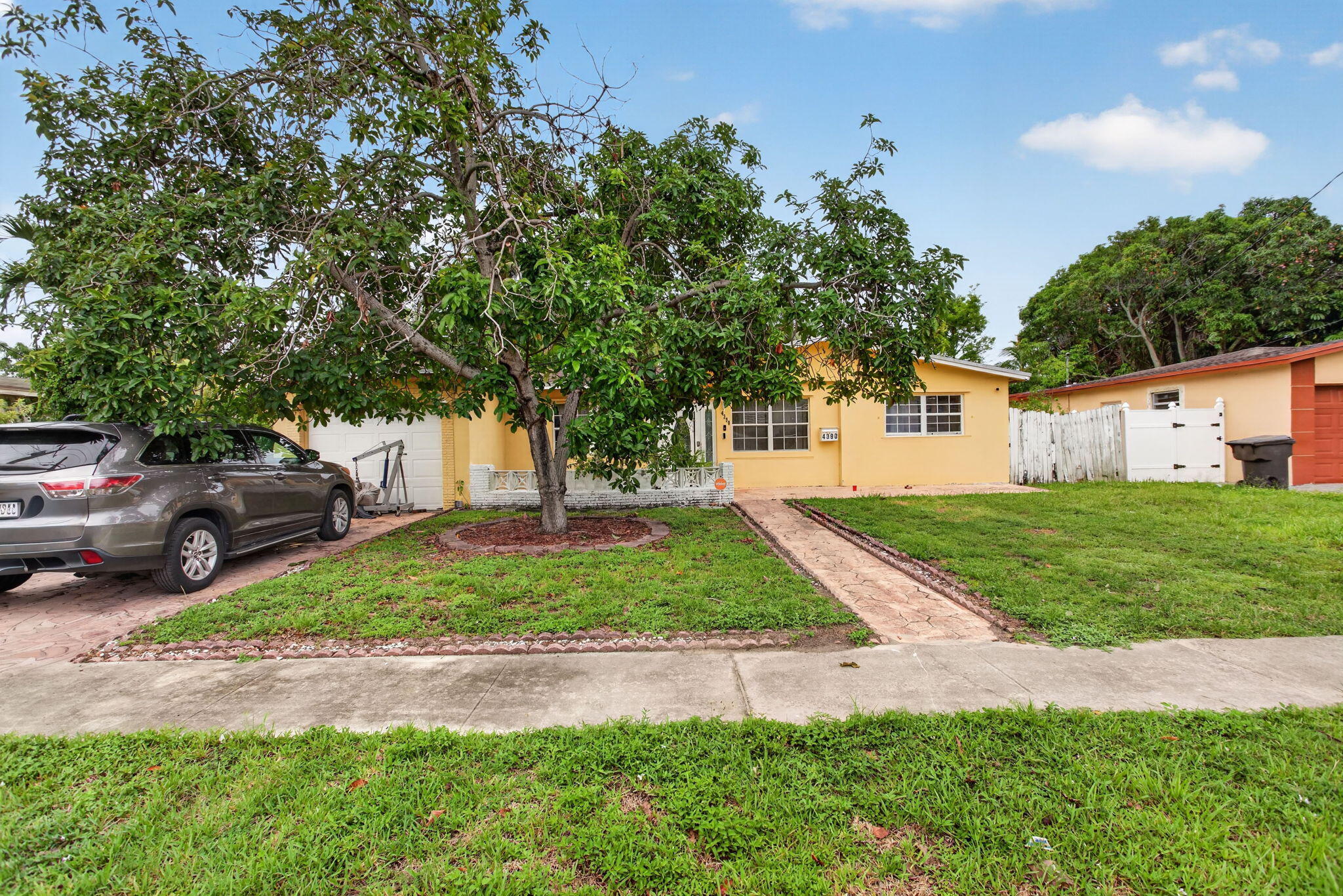 4390 NW 35th, Lauderdale Lakes FL 33309
