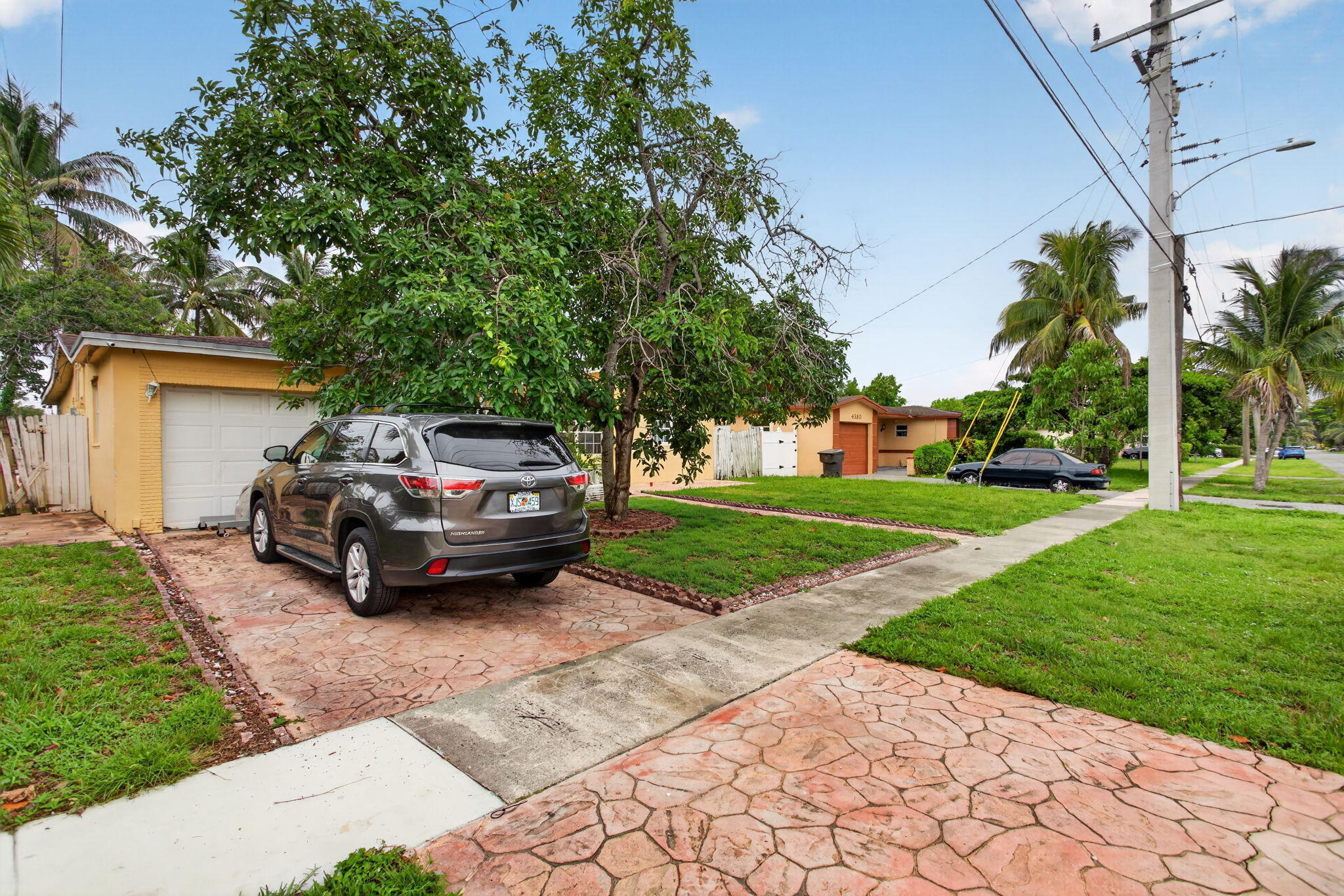 4390 NW 35th, Lauderdale Lakes FL 33309