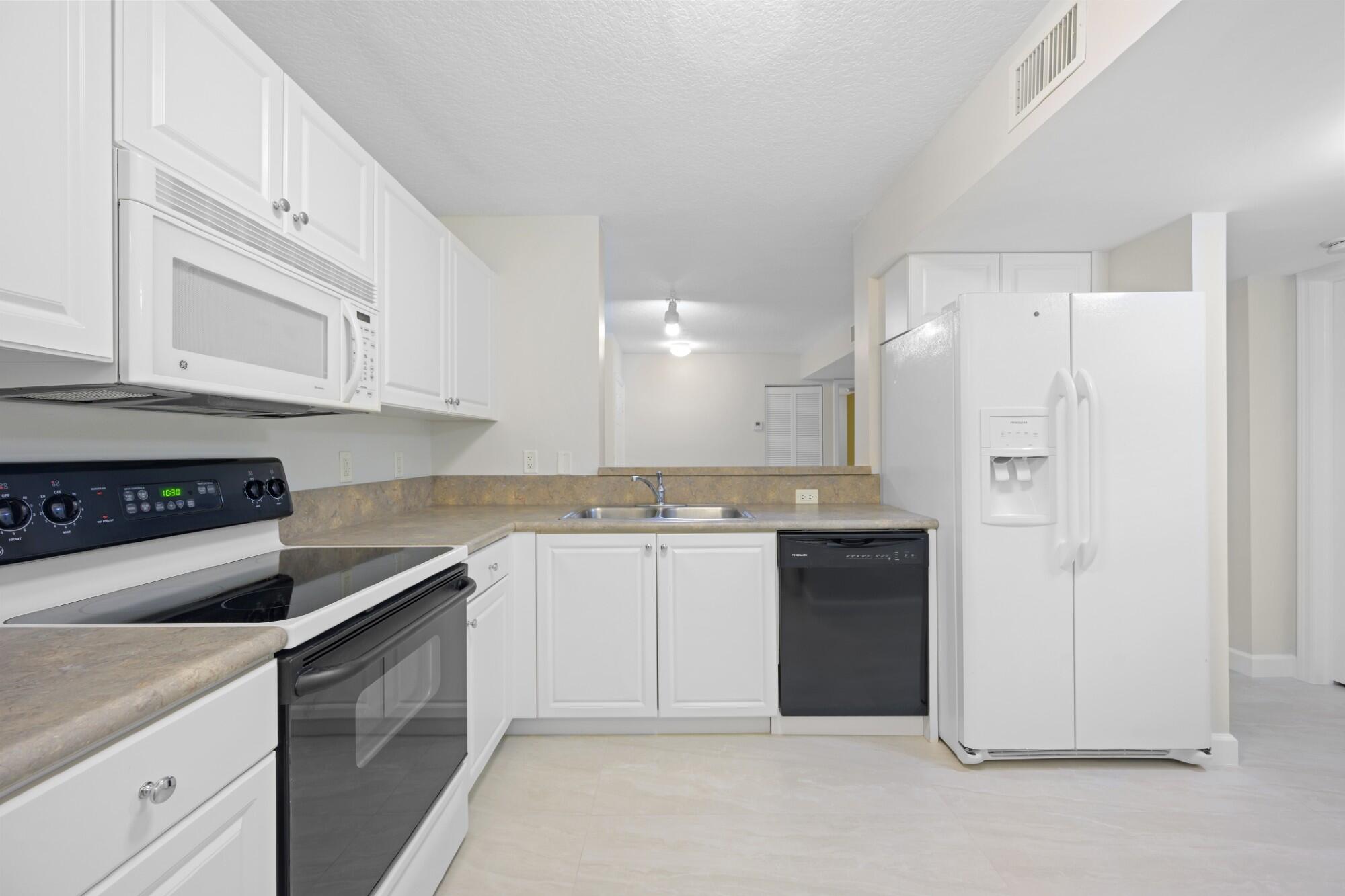 619 E Sheridan #106, Dania Beach FL 33004