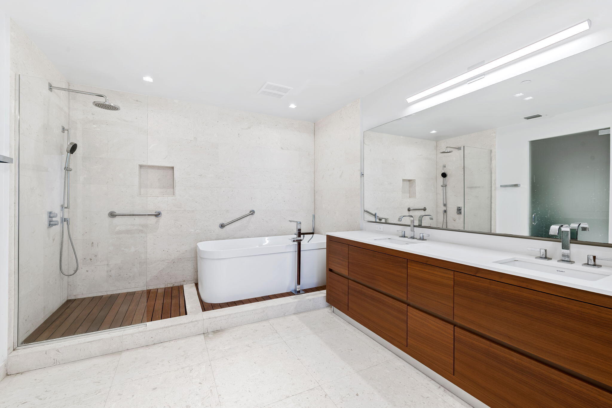 3581 E Glencoe #408, Miami FL 33133