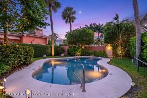 142 Peruvian #1020, Palm Beach FL 33480