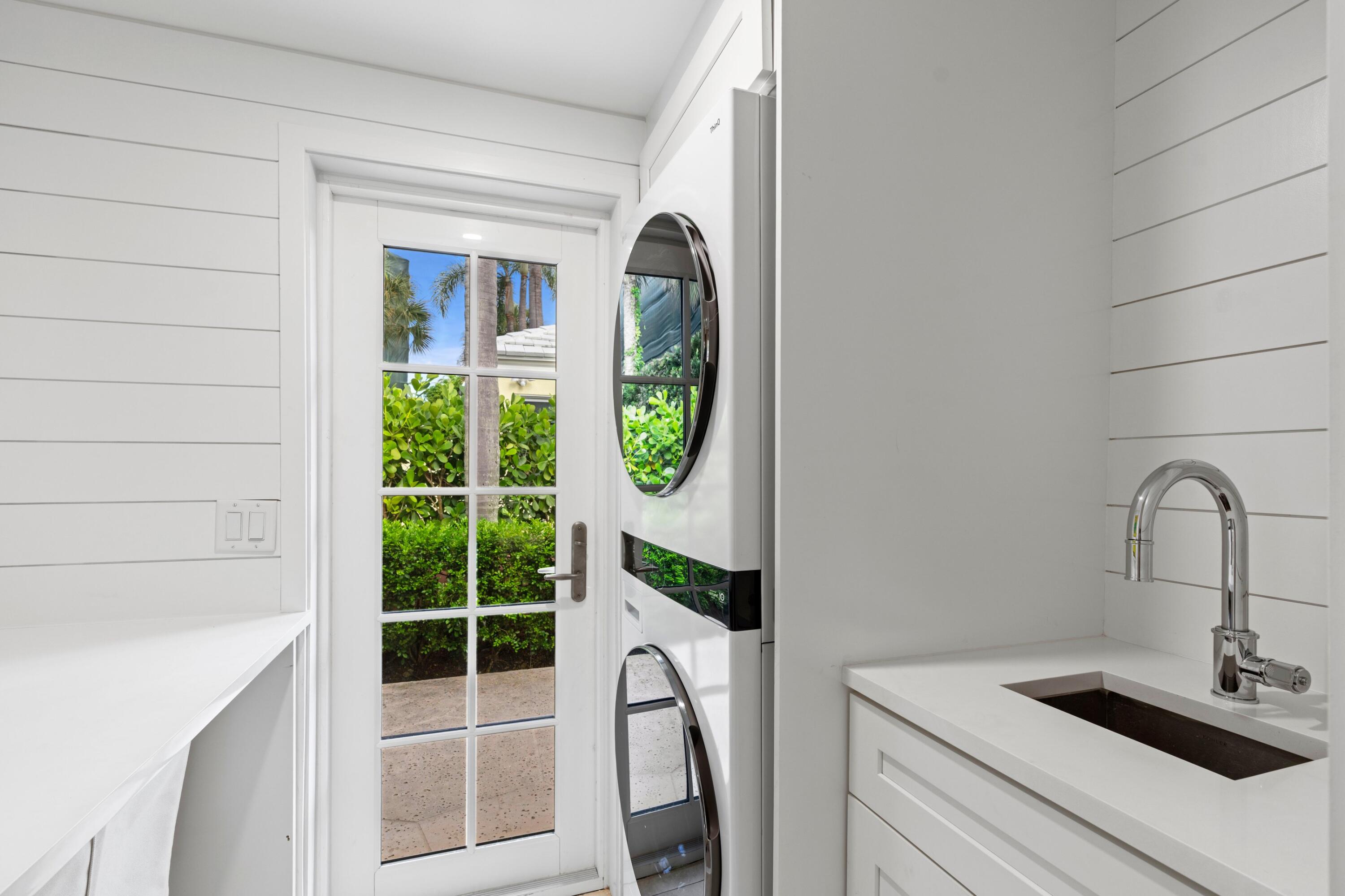 142 Peruvian #1020, Palm Beach FL 33480