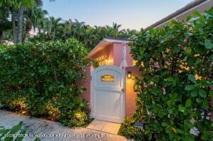 142 Peruvian #1020, Palm Beach FL 33480