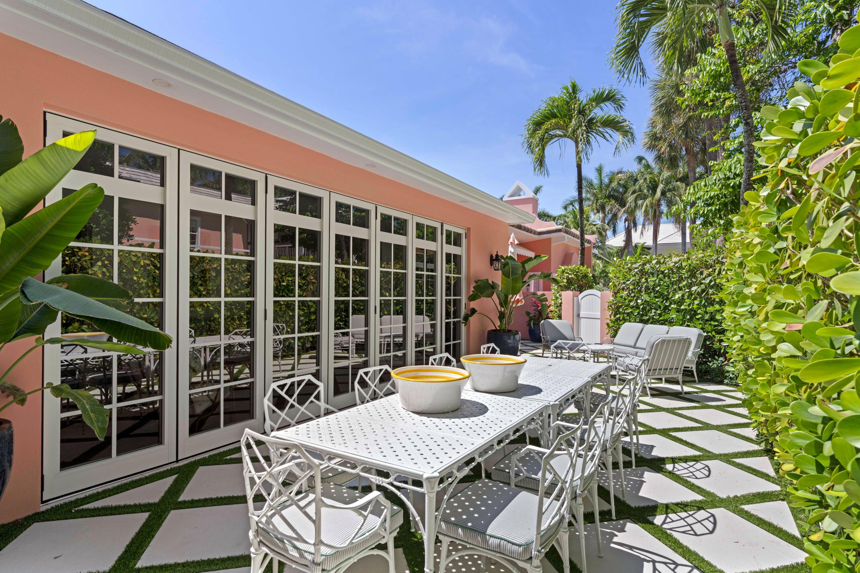 142 Peruvian #1020, Palm Beach FL 33480