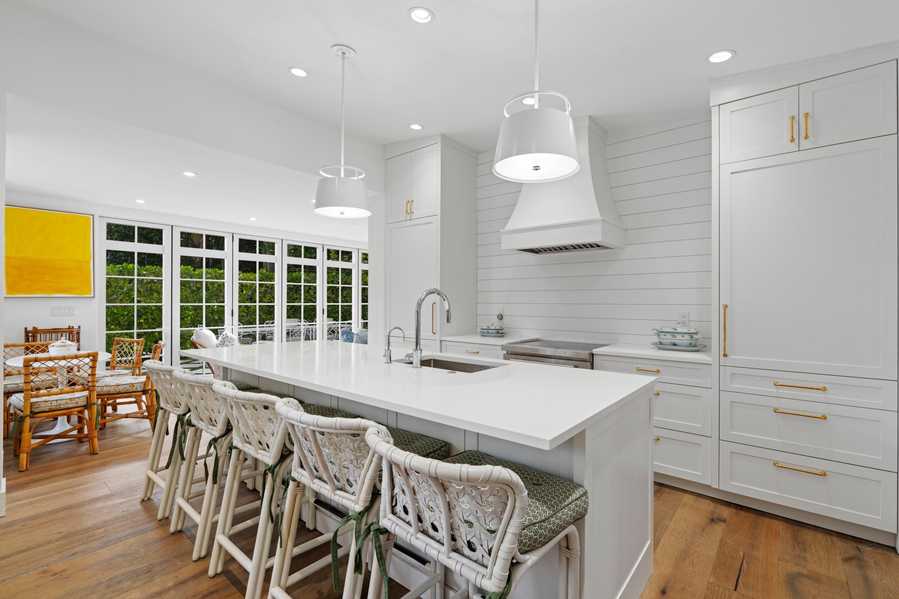 142 Peruvian #1020, Palm Beach FL 33480