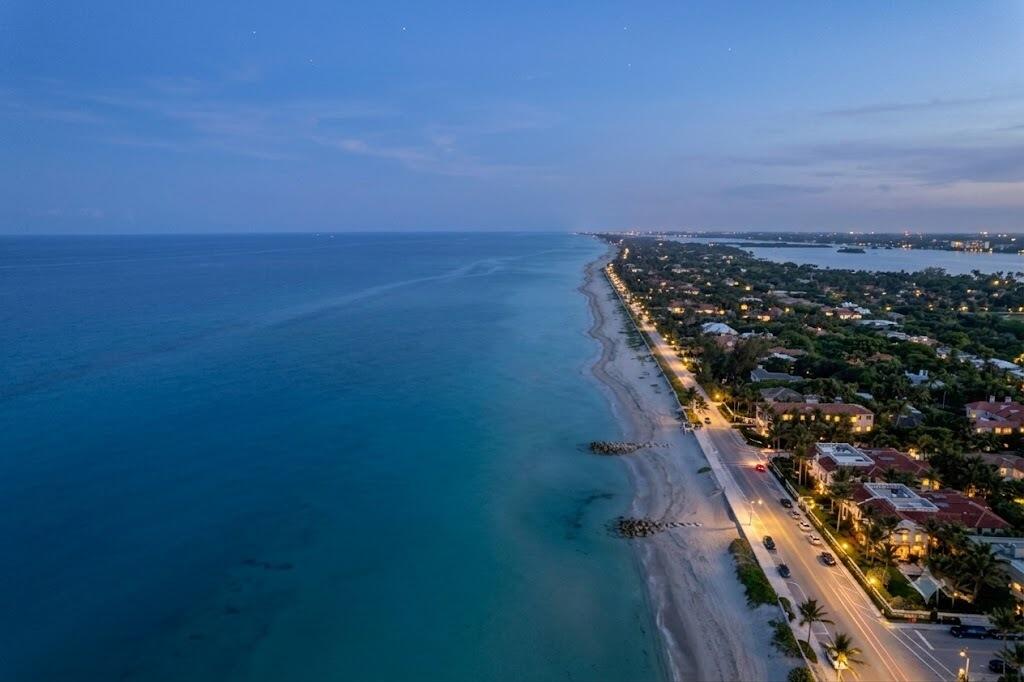 142 Peruvian #1020, Palm Beach FL 33480