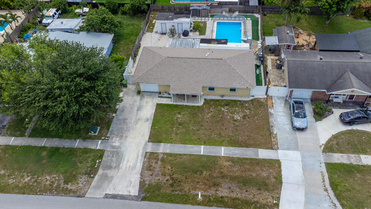 220 Davis, Palm Springs FL 33461