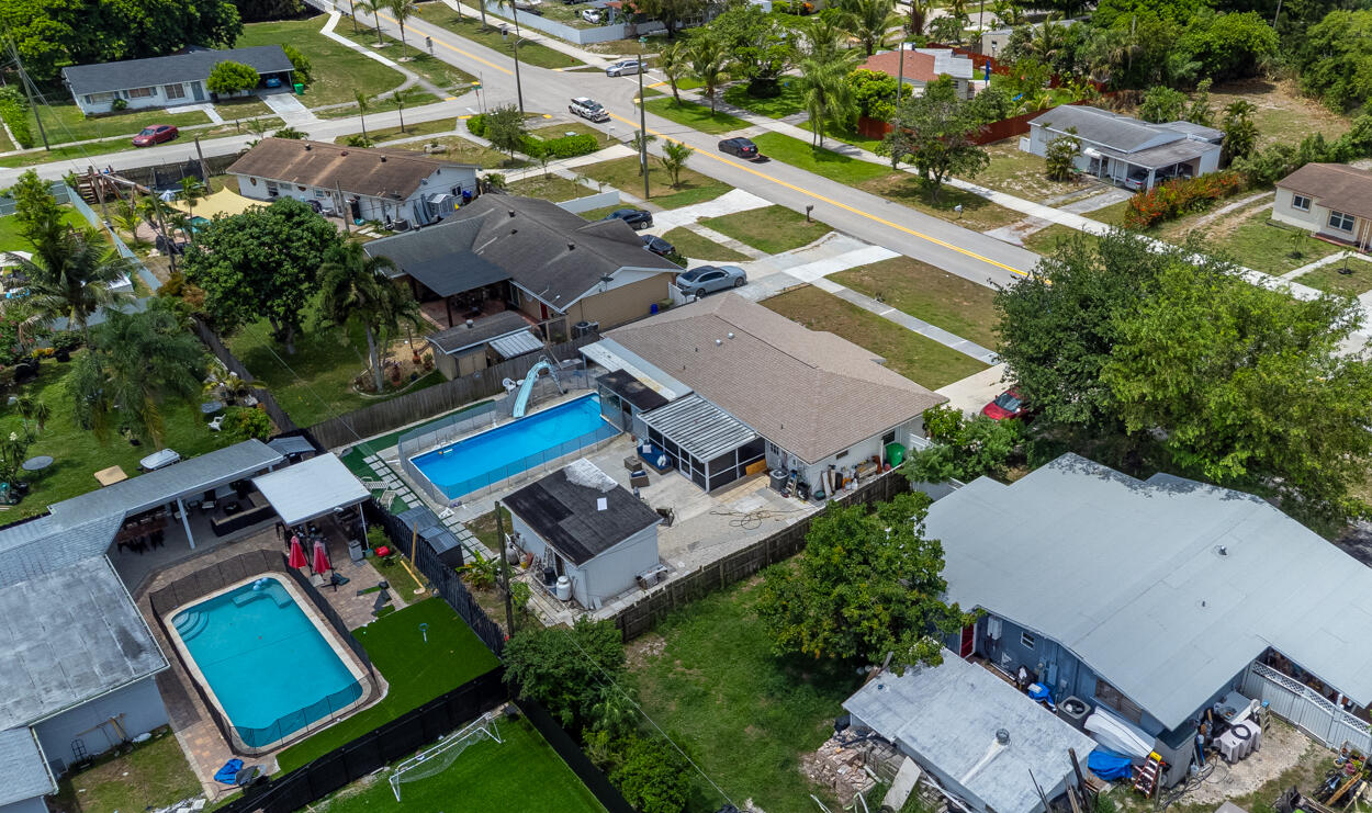 220 Davis, Palm Springs FL 33461