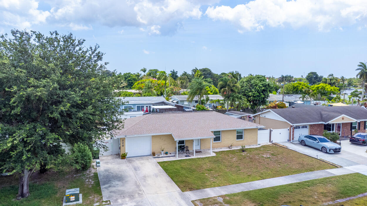 220 Davis, Palm Springs FL 33461