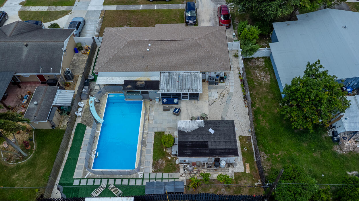 220 Davis, Palm Springs FL 33461