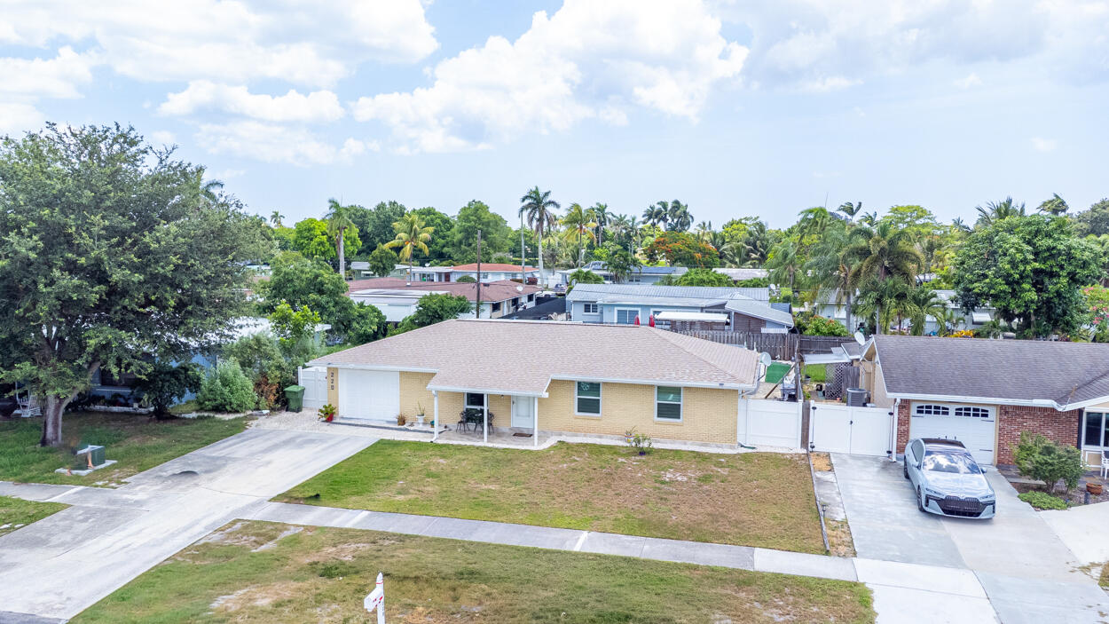 220 Davis, Palm Springs FL 33461