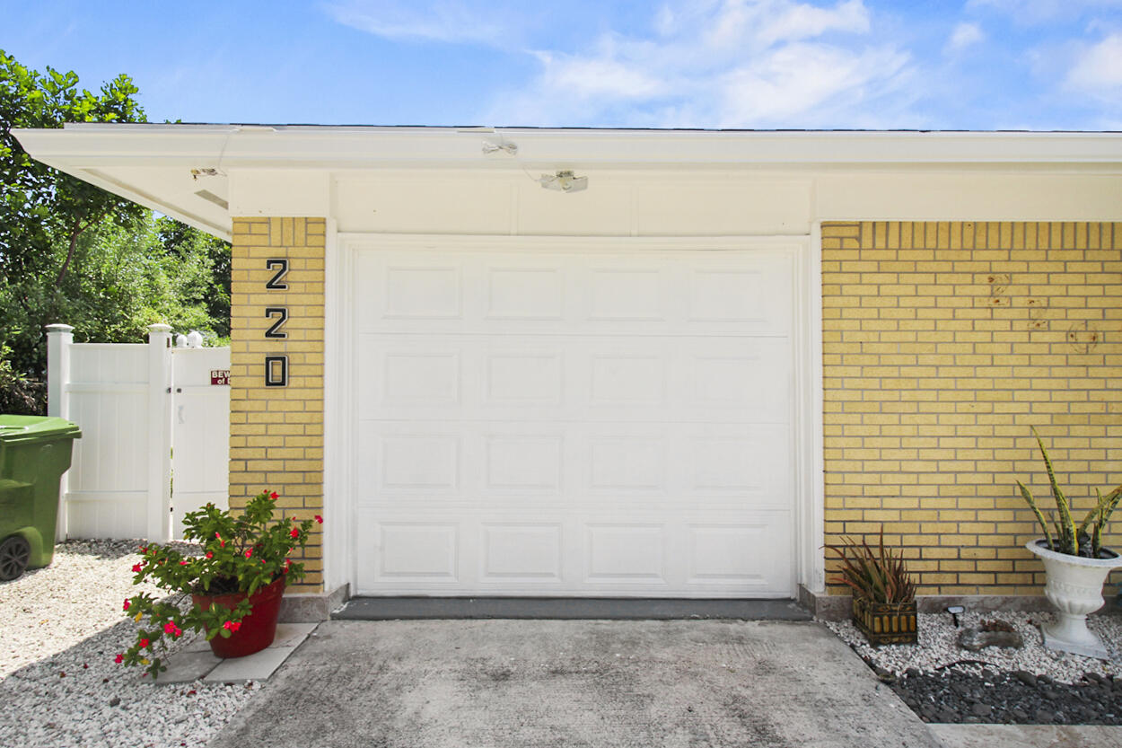 220 Davis, Palm Springs FL 33461