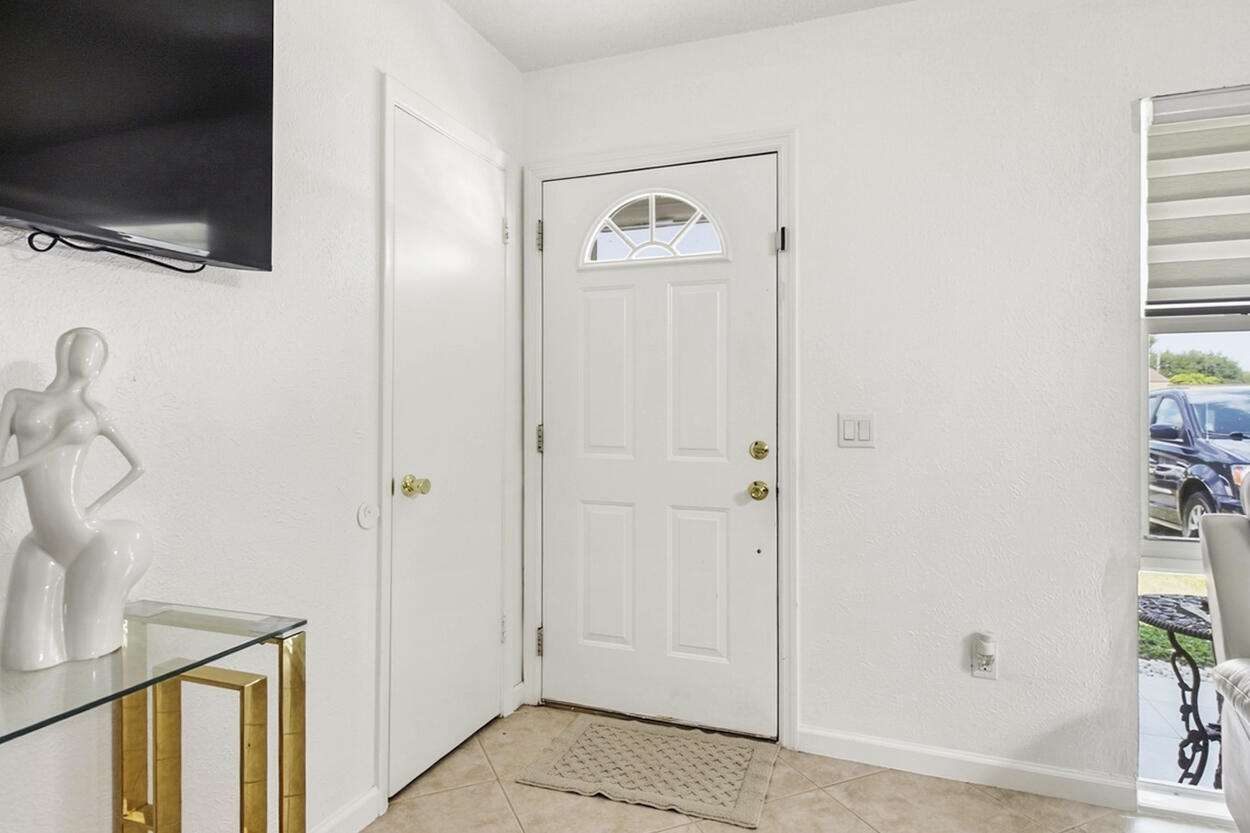 220 Davis, Palm Springs FL 33461