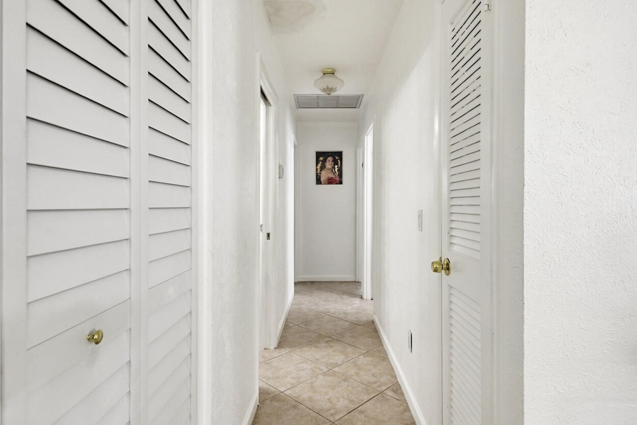 220 Davis, Palm Springs FL 33461